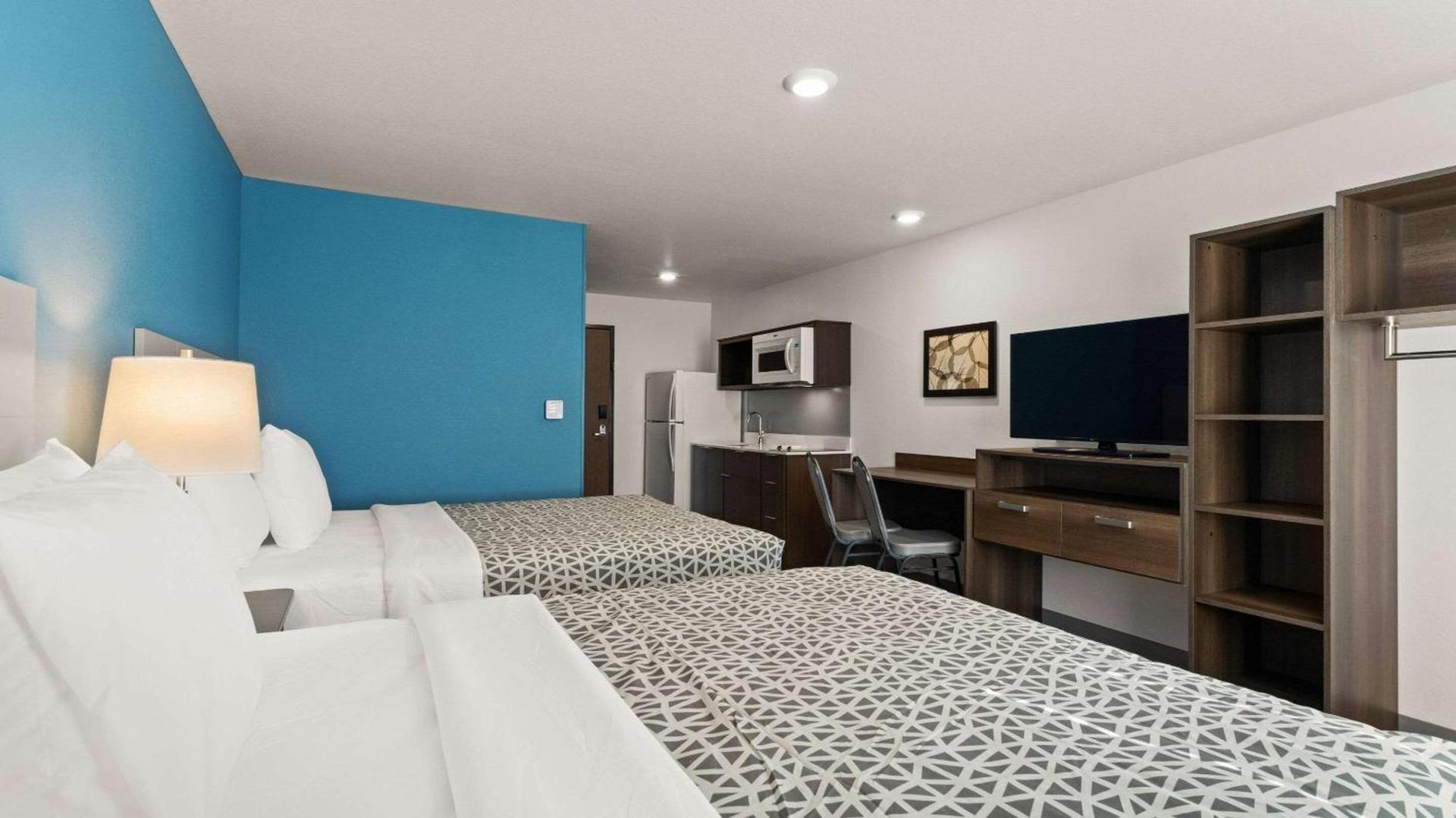 WoodSpring Suites Greeley photo 11