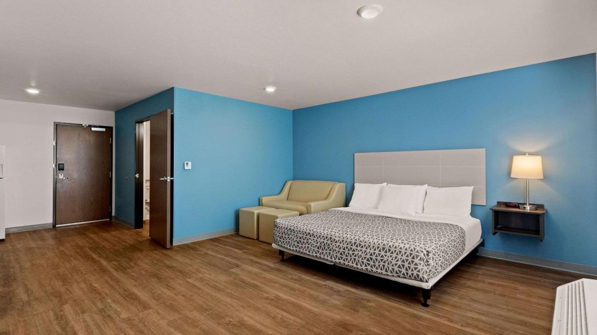 WoodSpring Suites Greeley photo 12