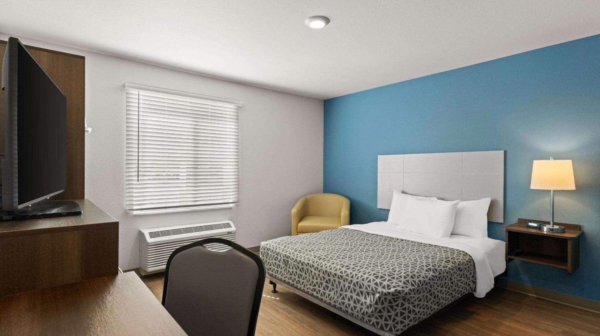 WoodSpring Suites Greeley photo 16