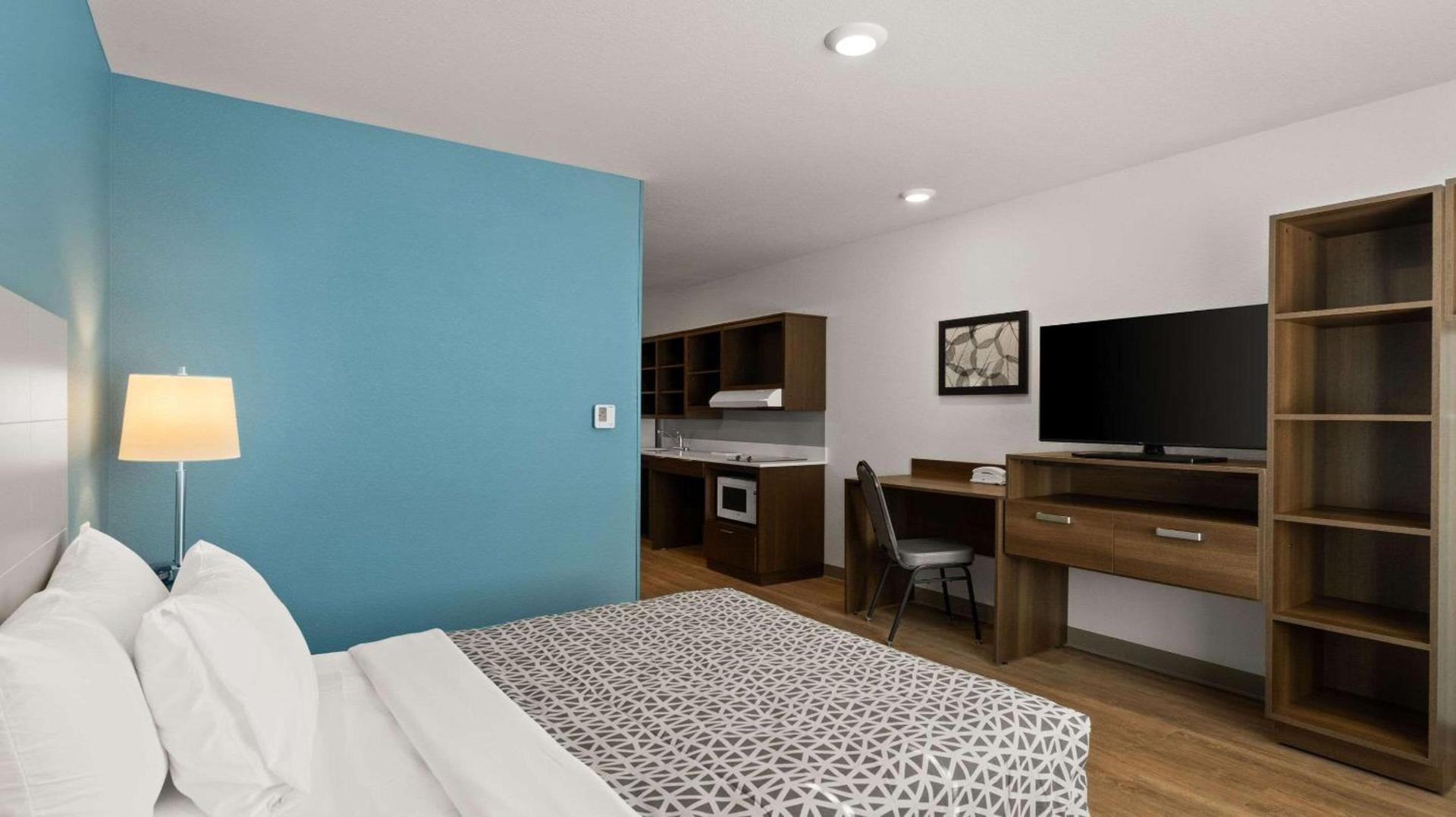 WoodSpring Suites Greeley photo 17