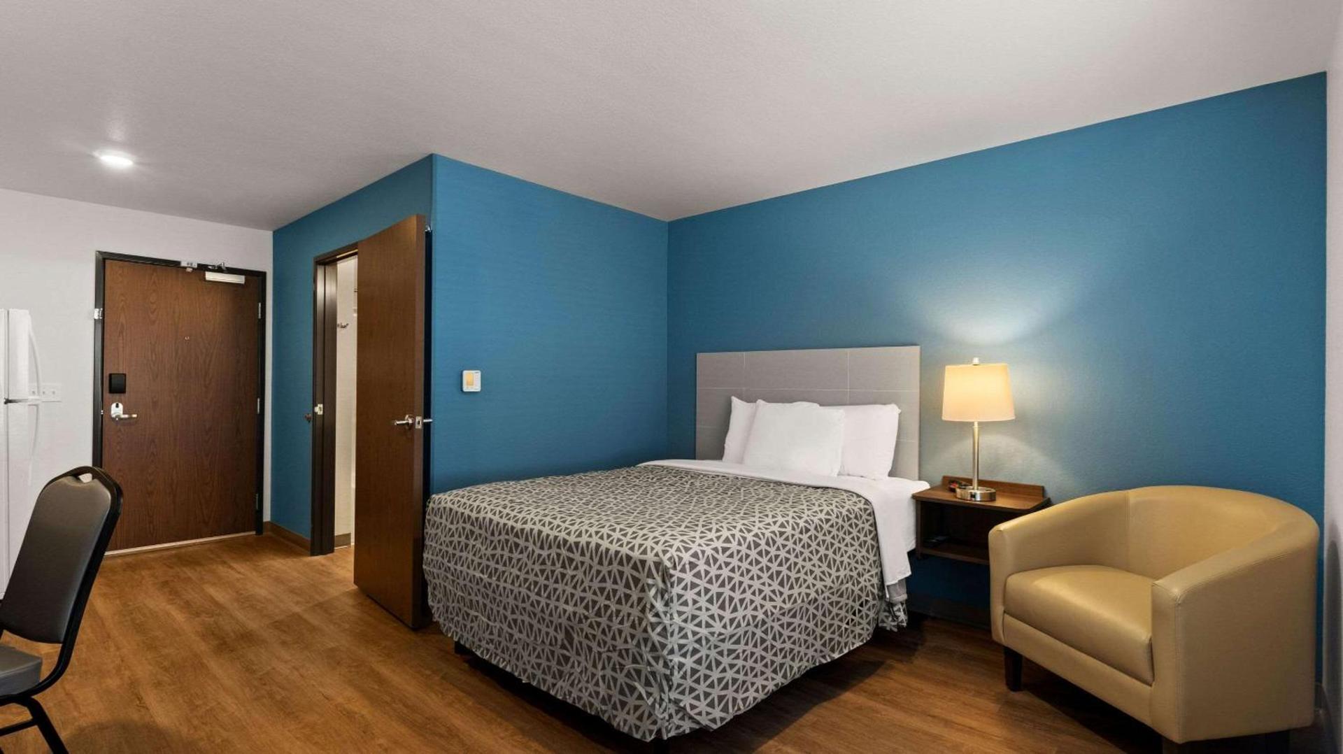 WoodSpring Suites Greeley photo 21
