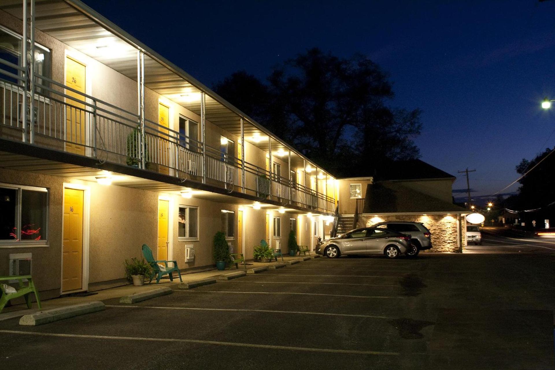 Macaluso's at the Lantern Lodge photo 2