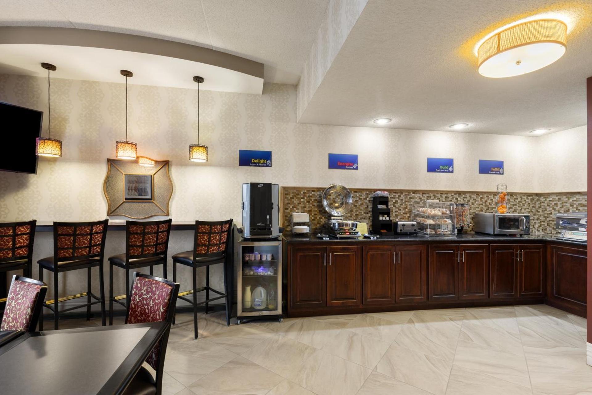 Days Inn by Wyndham Columbia Kentucky photo 50