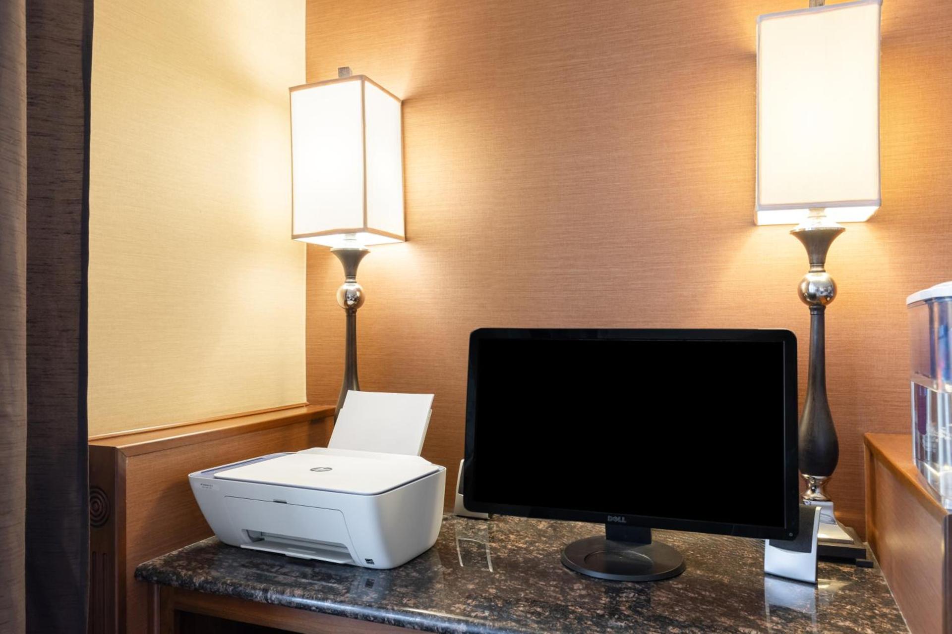 Days Inn by Wyndham Columbia Kentucky photo 54