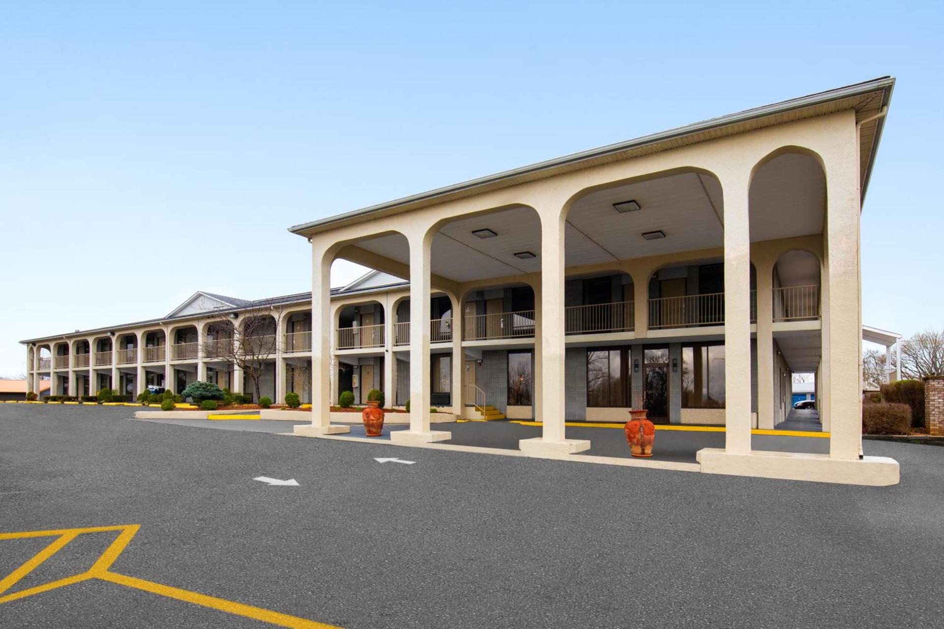 Days Inn by Wyndham Columbia Kentucky photo 51