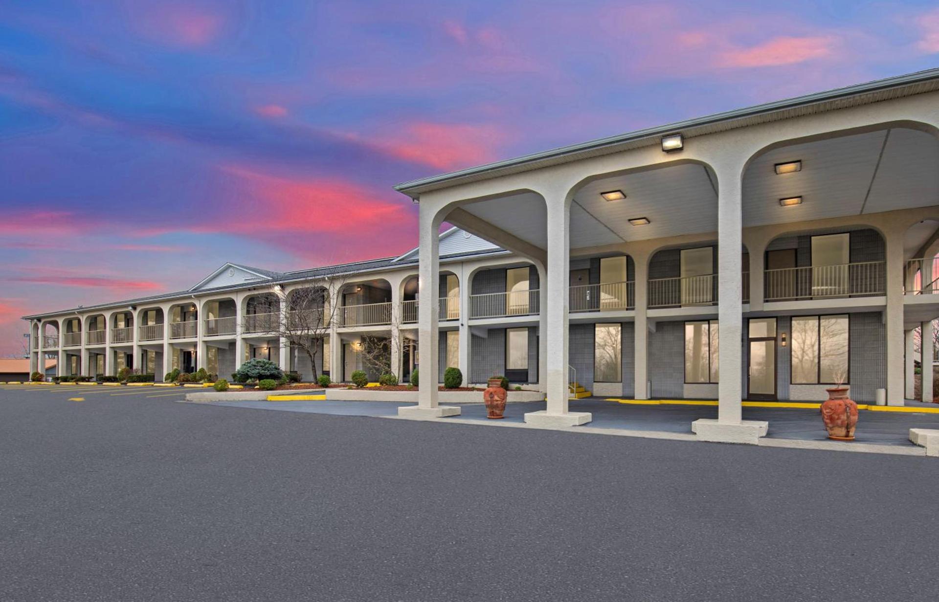 Days Inn by Wyndham Columbia Kentucky photo 45
