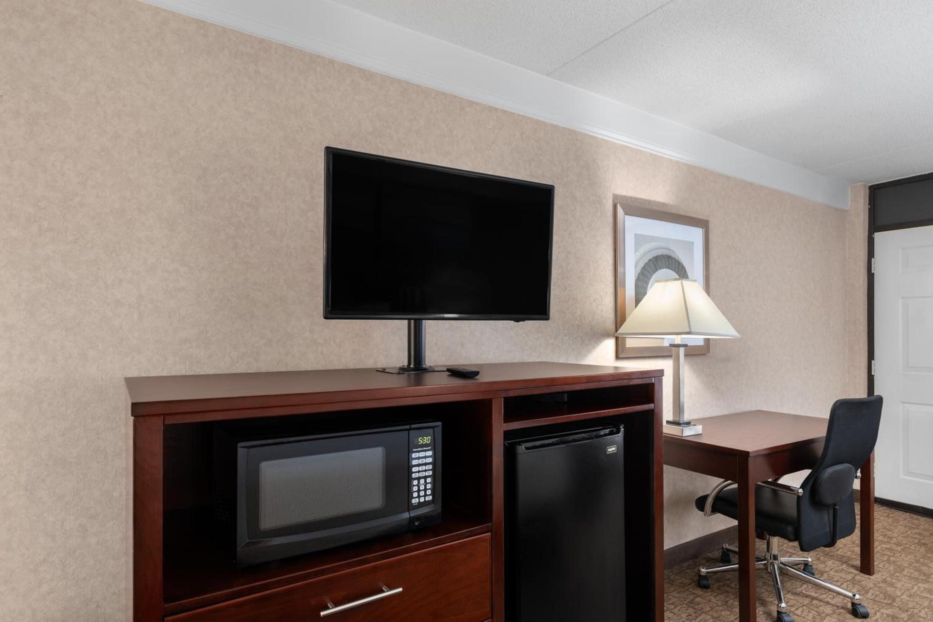 Days Inn by Wyndham Columbia Kentucky photo 59