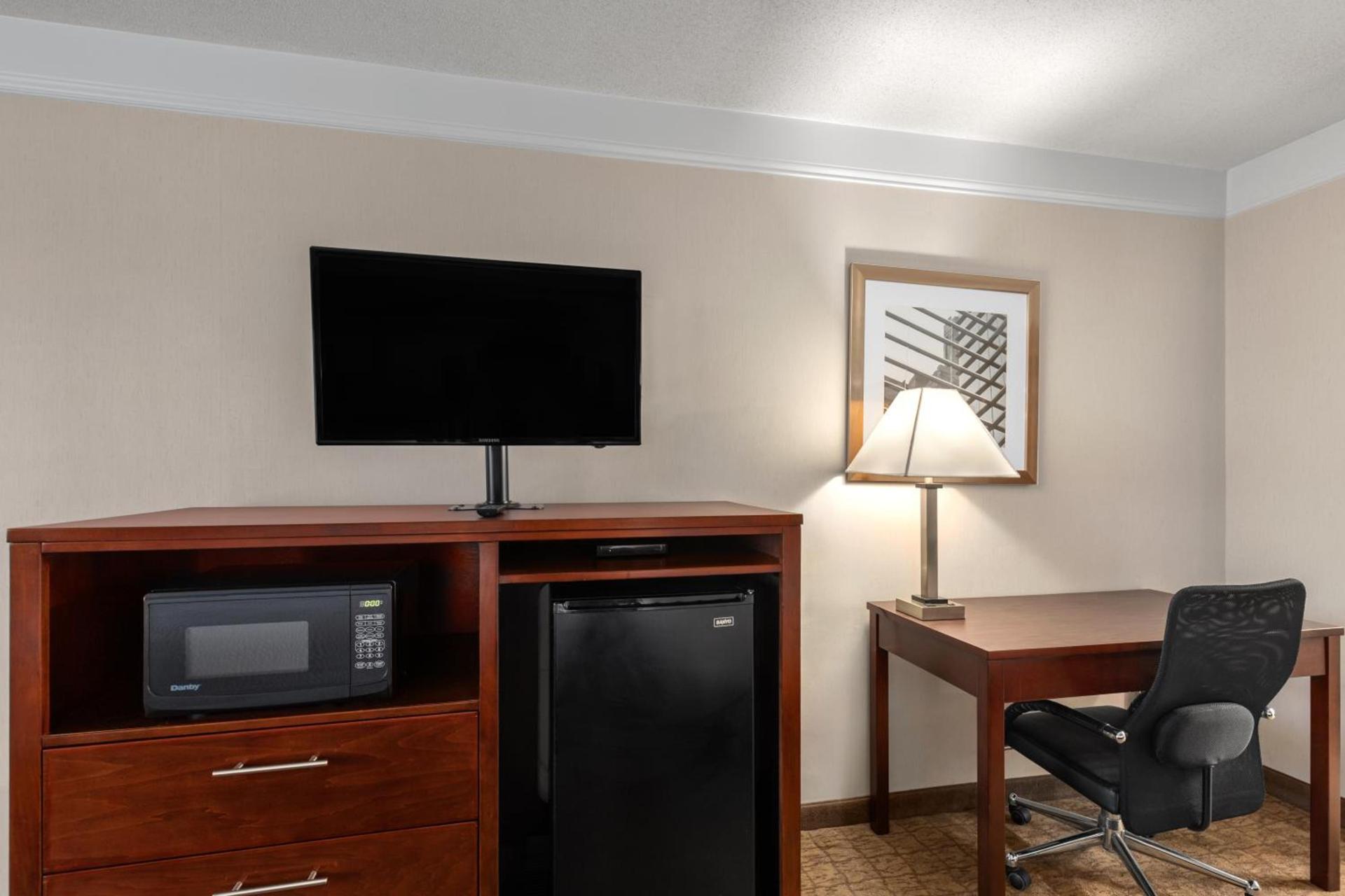 Days Inn by Wyndham Columbia Kentucky photo 67