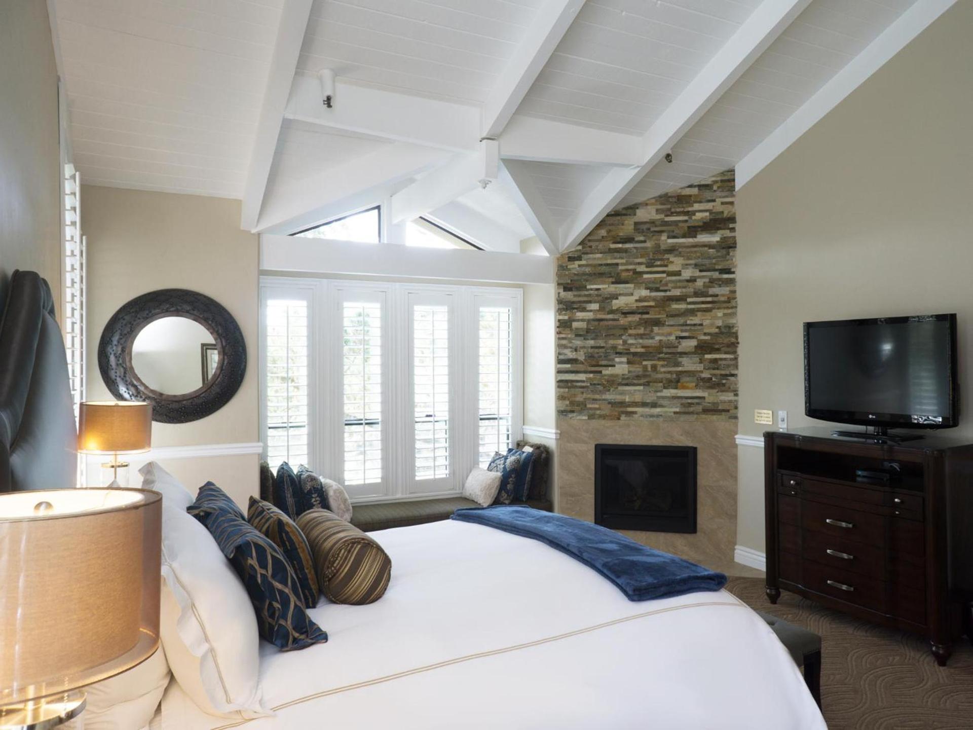 Carriage House Inn photo 10