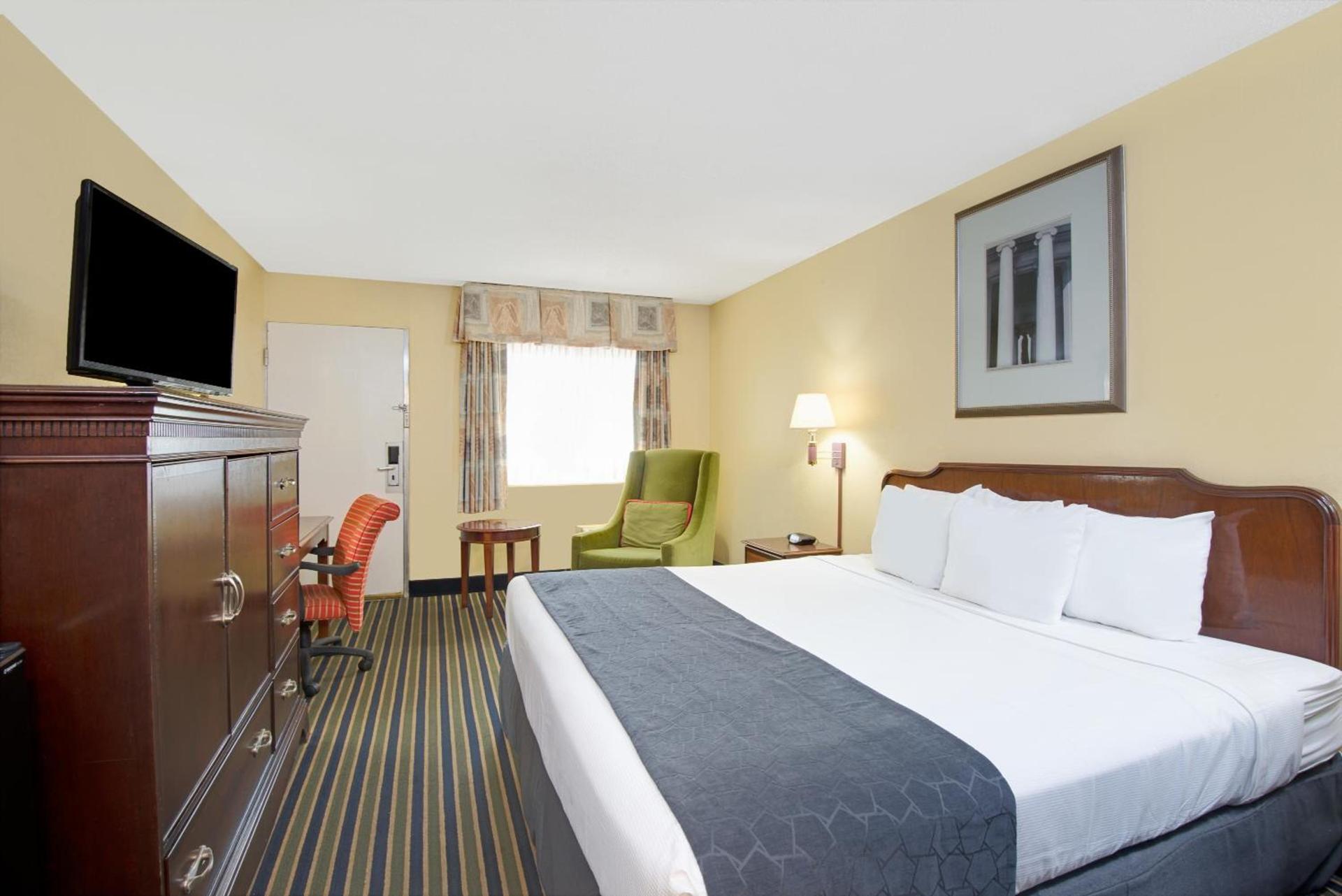 Days Inn by Wyndham Towson photo 31