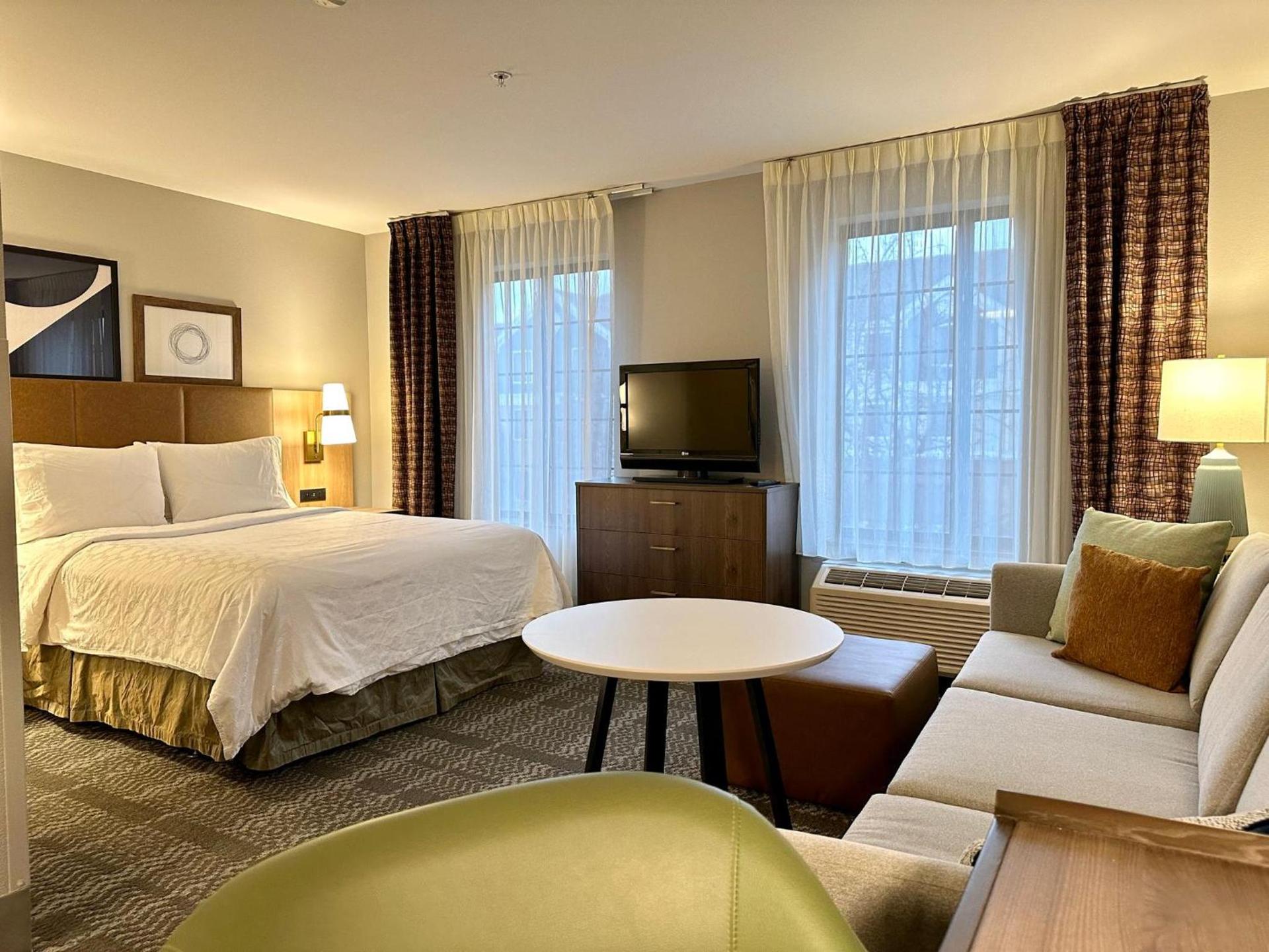 Staybridge Suites Milwaukee West-Oconomowoc by IHG photo 59