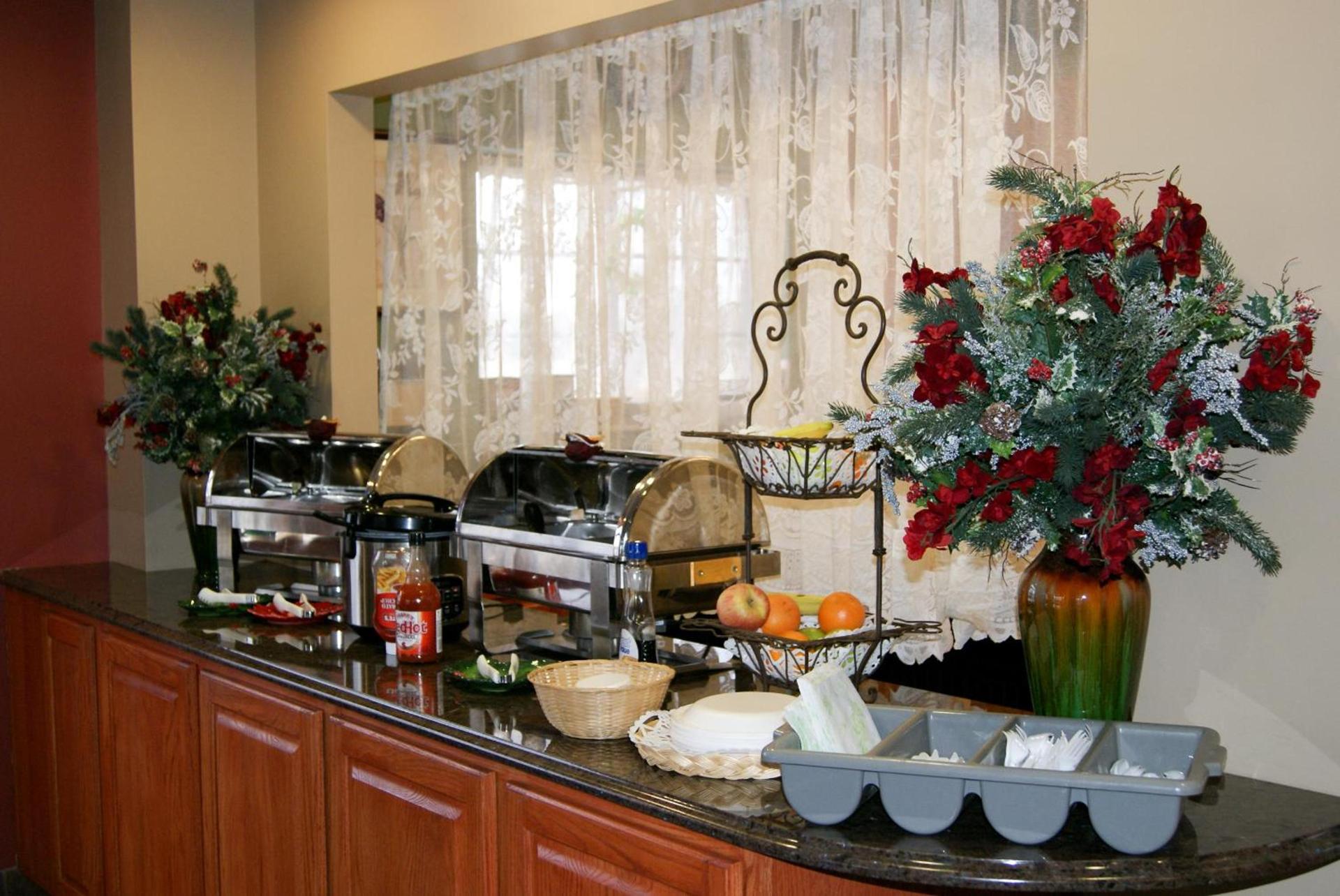 Country Hearth Inn & Suites Edwardsville photo 21