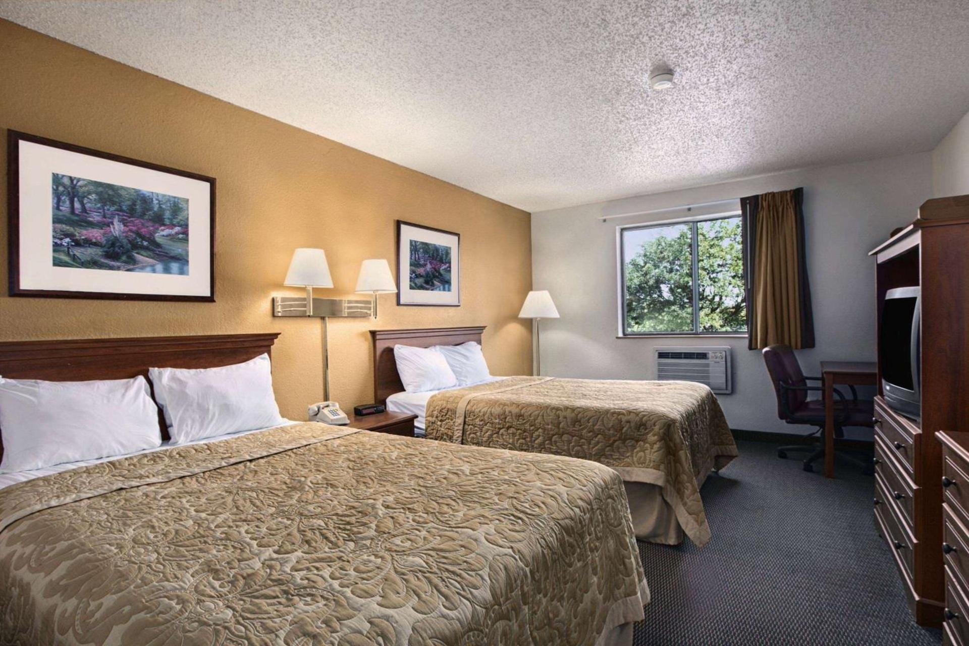 Super 8 by Wyndham Canton/Livonia Area photo 3