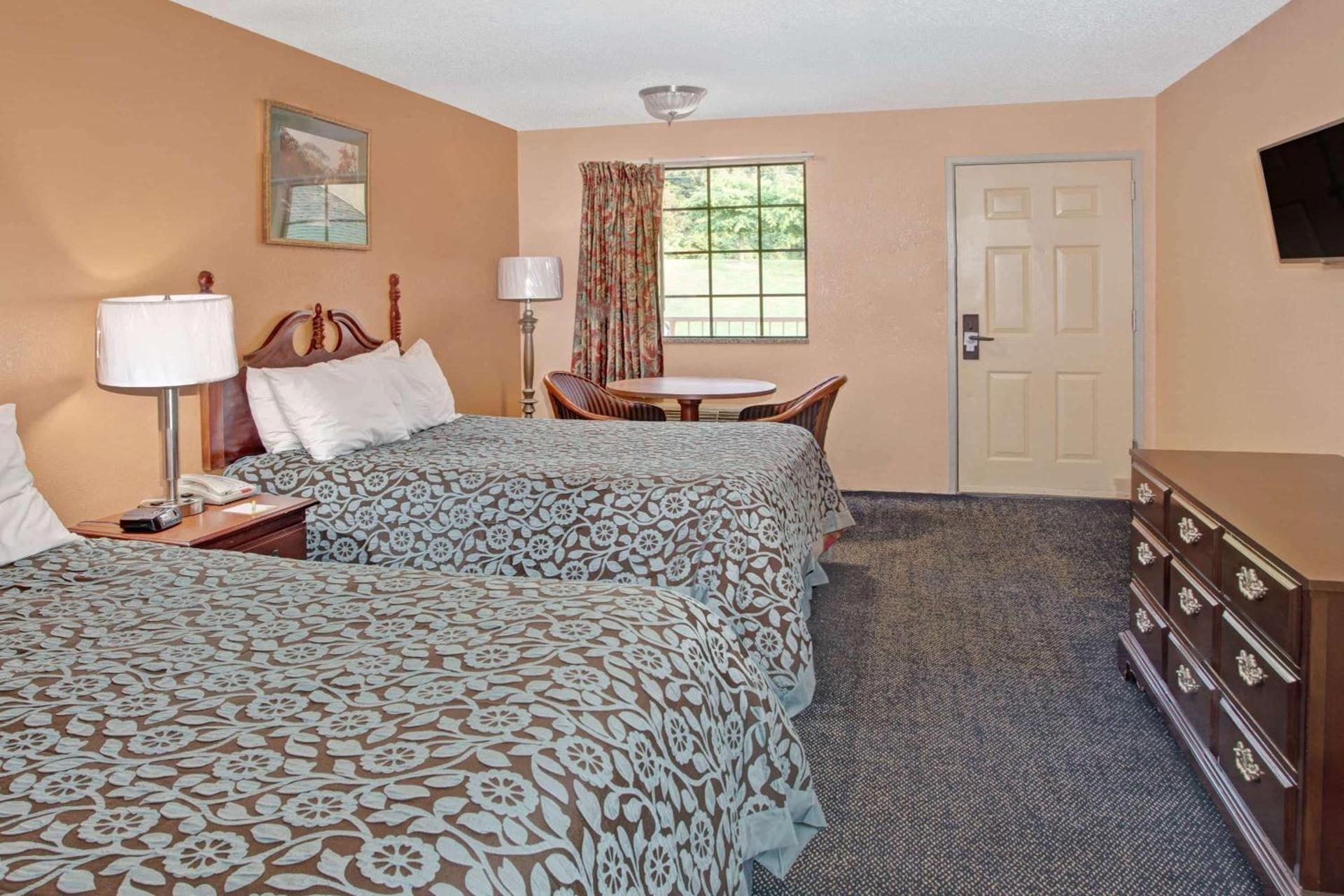Days Inn by Wyndham Marietta White Water photo 6