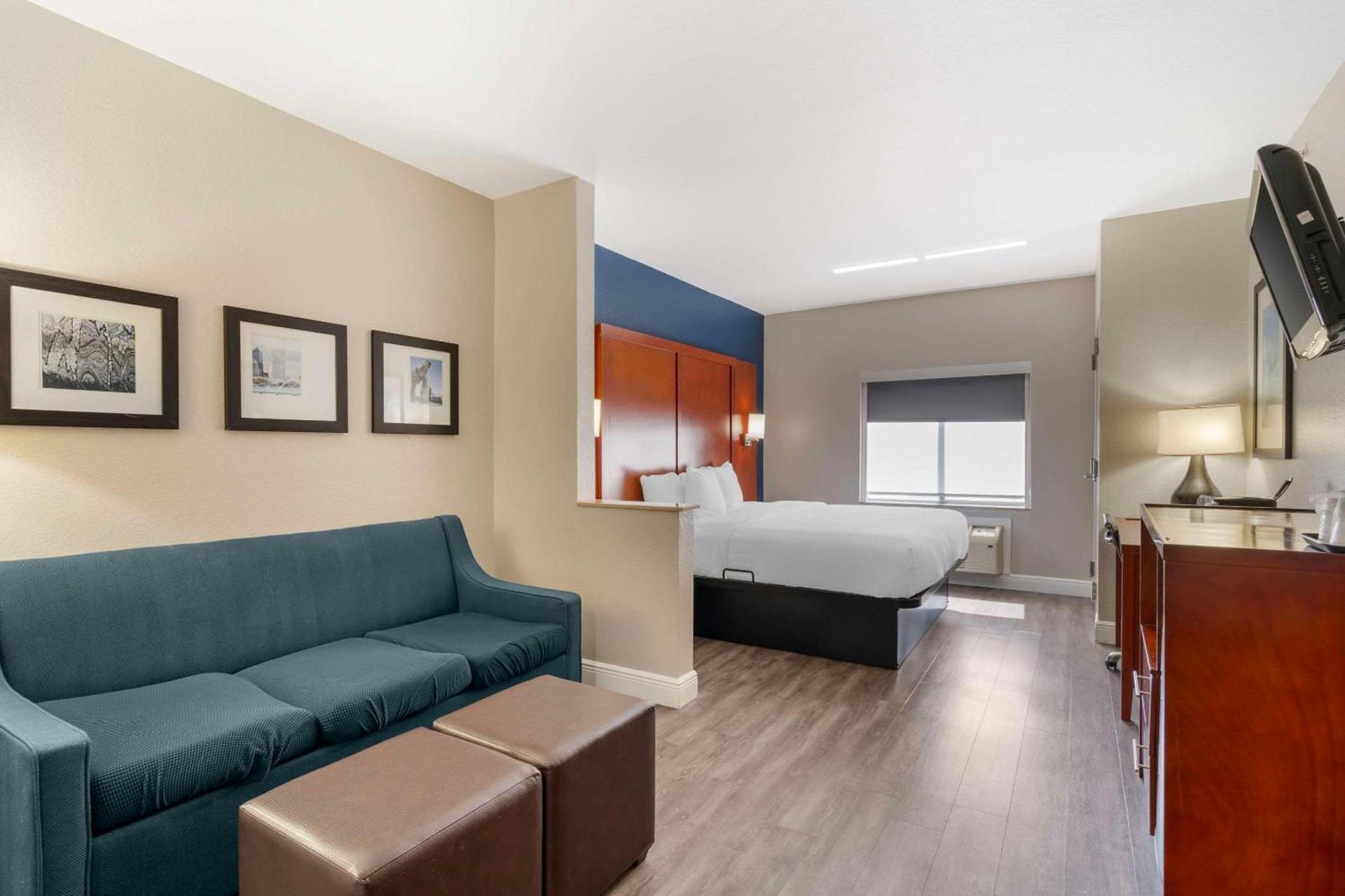 Comfort Suites West Jacksonville photo 10