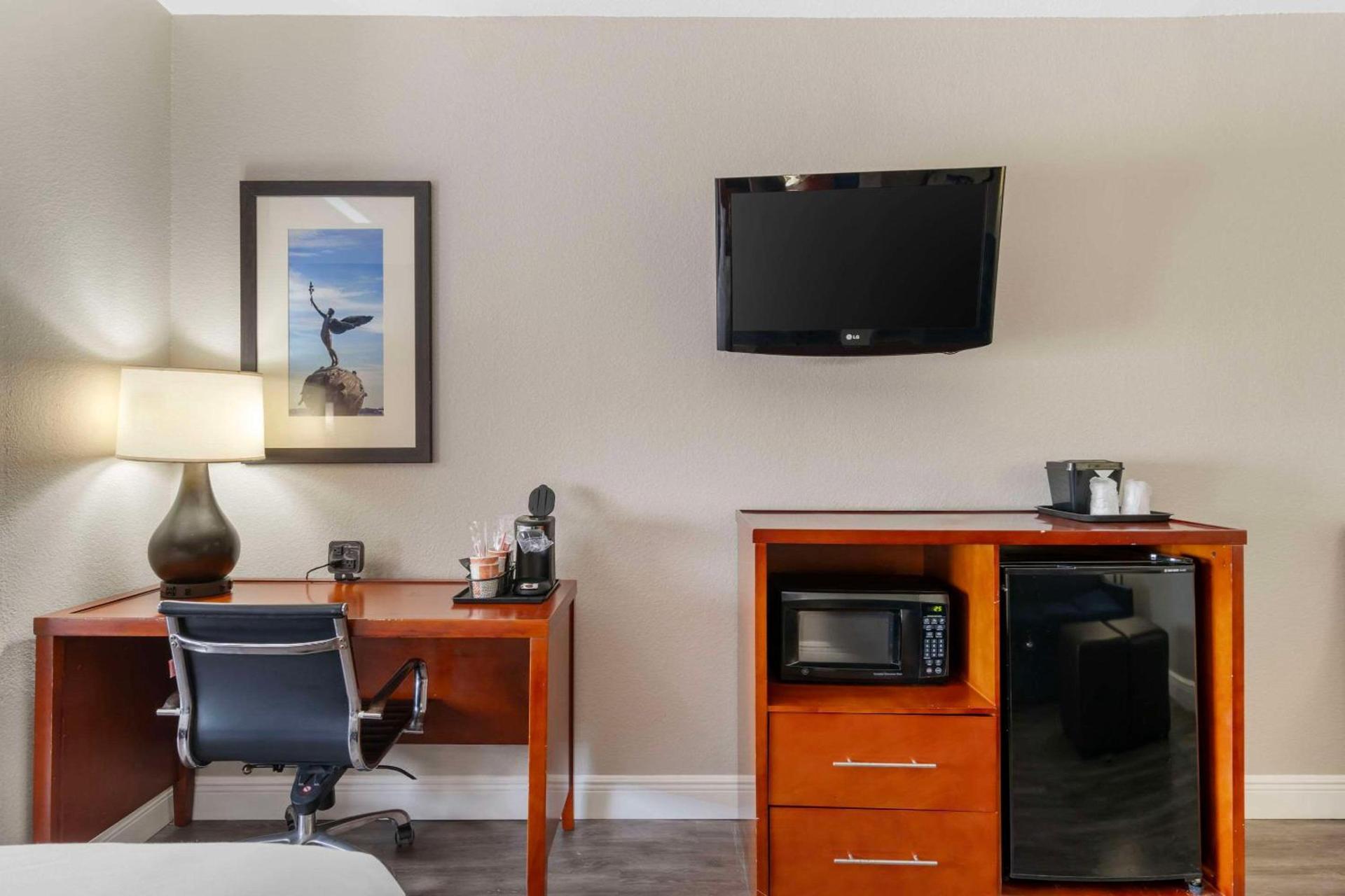 Comfort Suites West Jacksonville photo 12