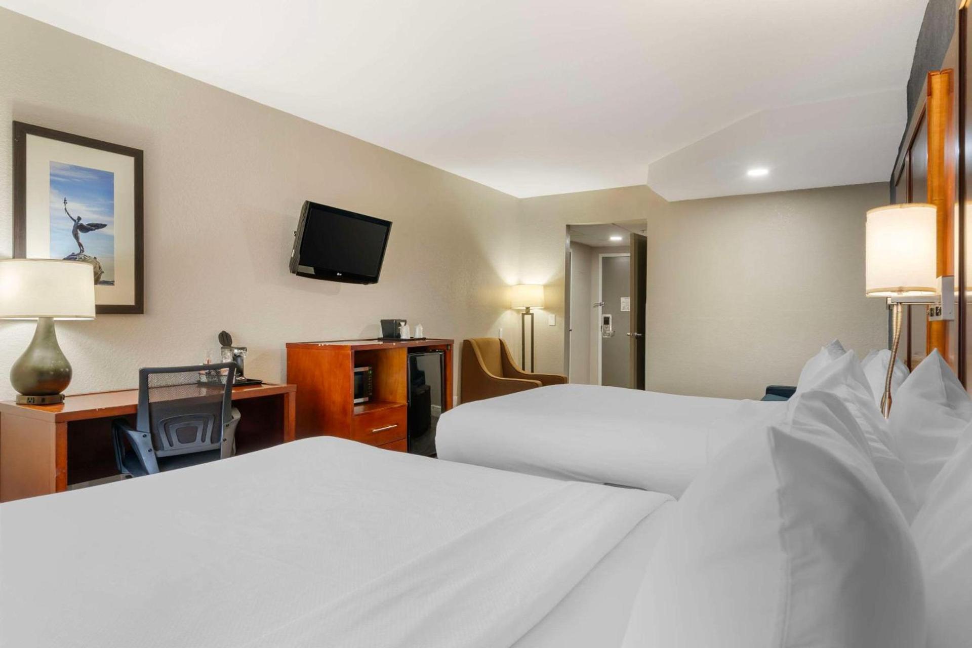 Comfort Suites West Jacksonville photo 18