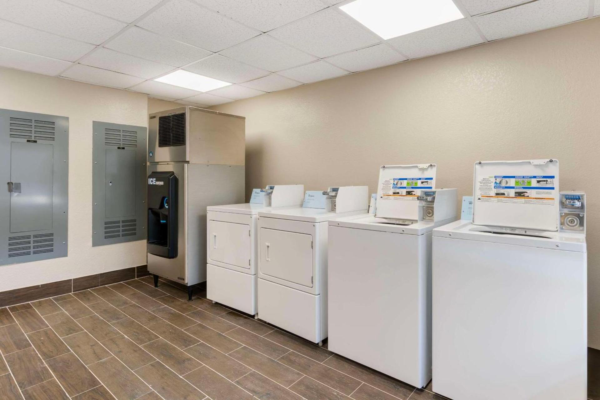 Comfort Suites West Jacksonville photo 23