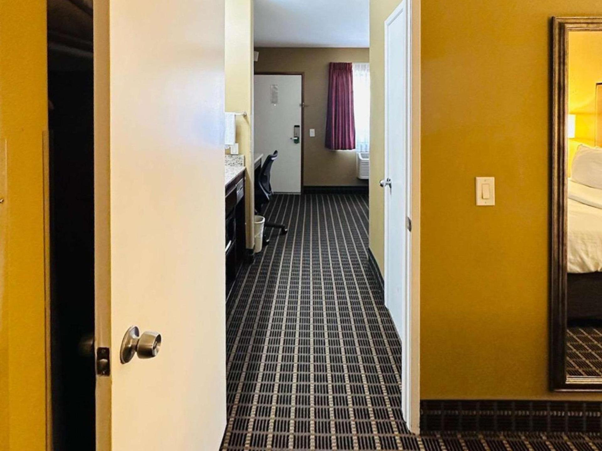 Quality Inn & Suites Westminster Seal Beach photo 24
