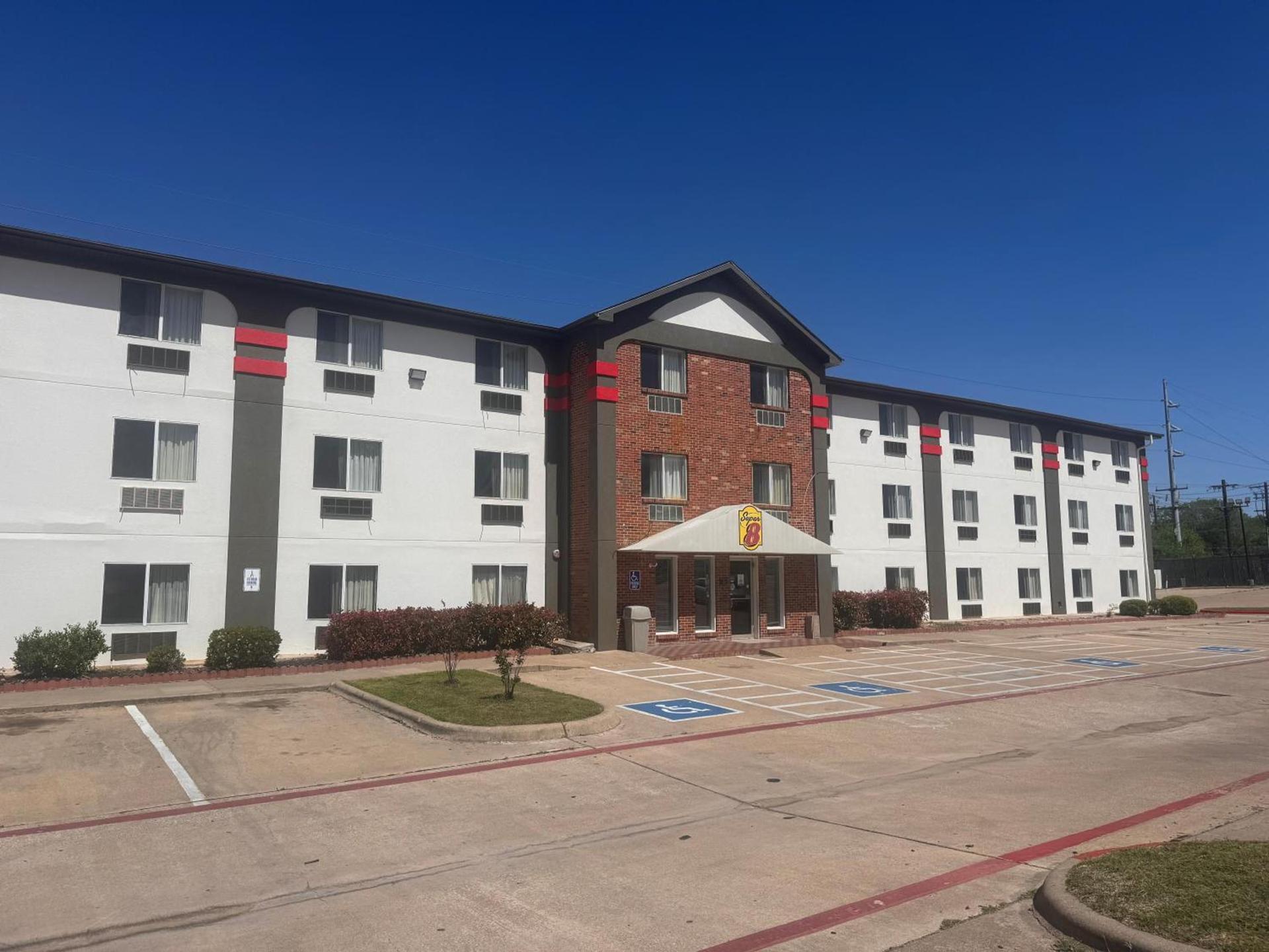 Super 8 by Wyndham College Station photo 51