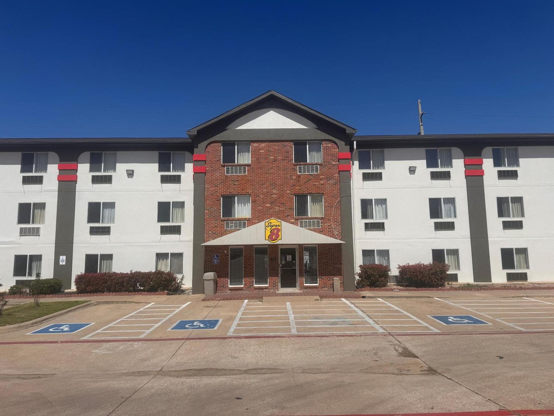 Super 8 by Wyndham College Station photo 52