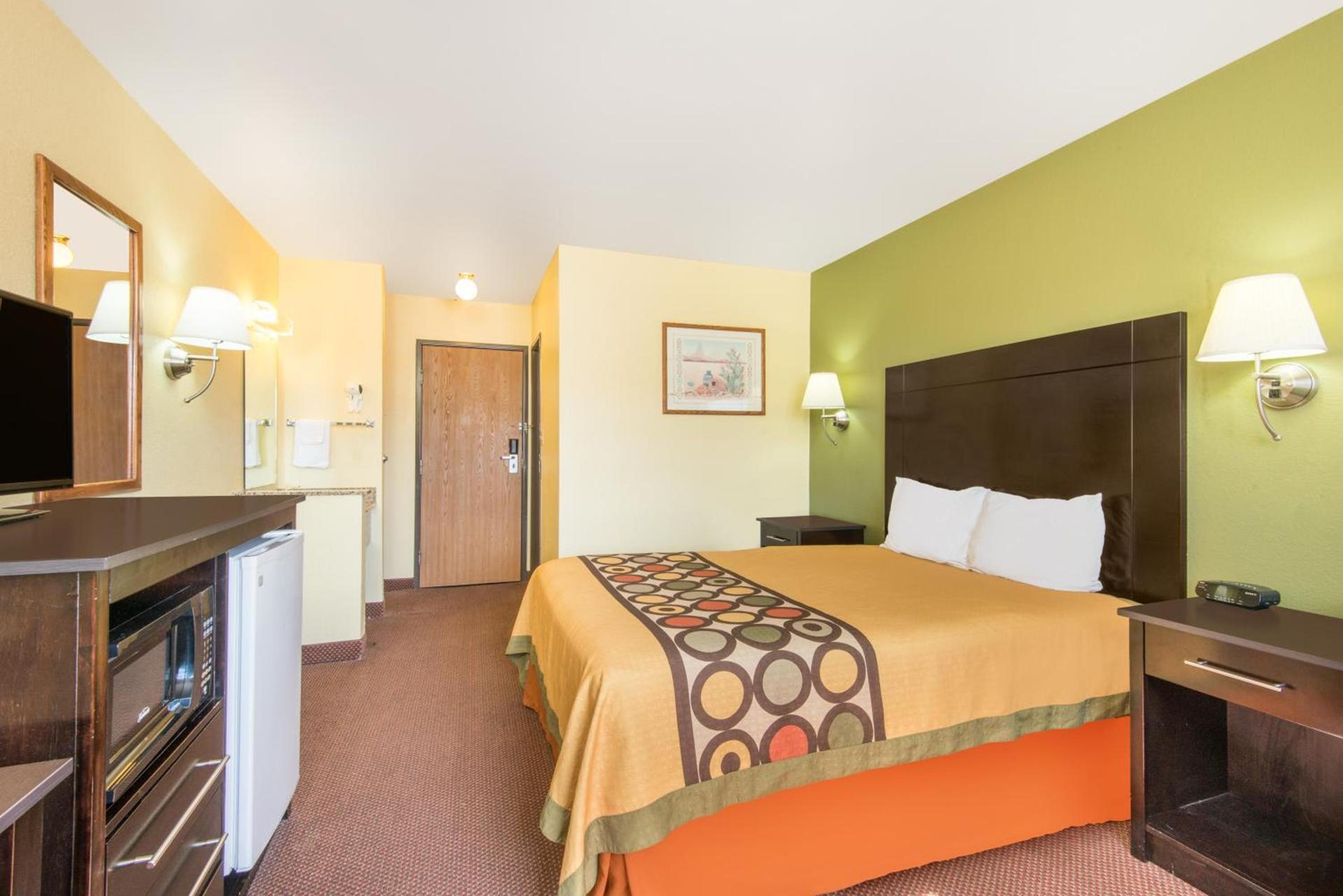 Super 8 by Wyndham Moriarty photo 35