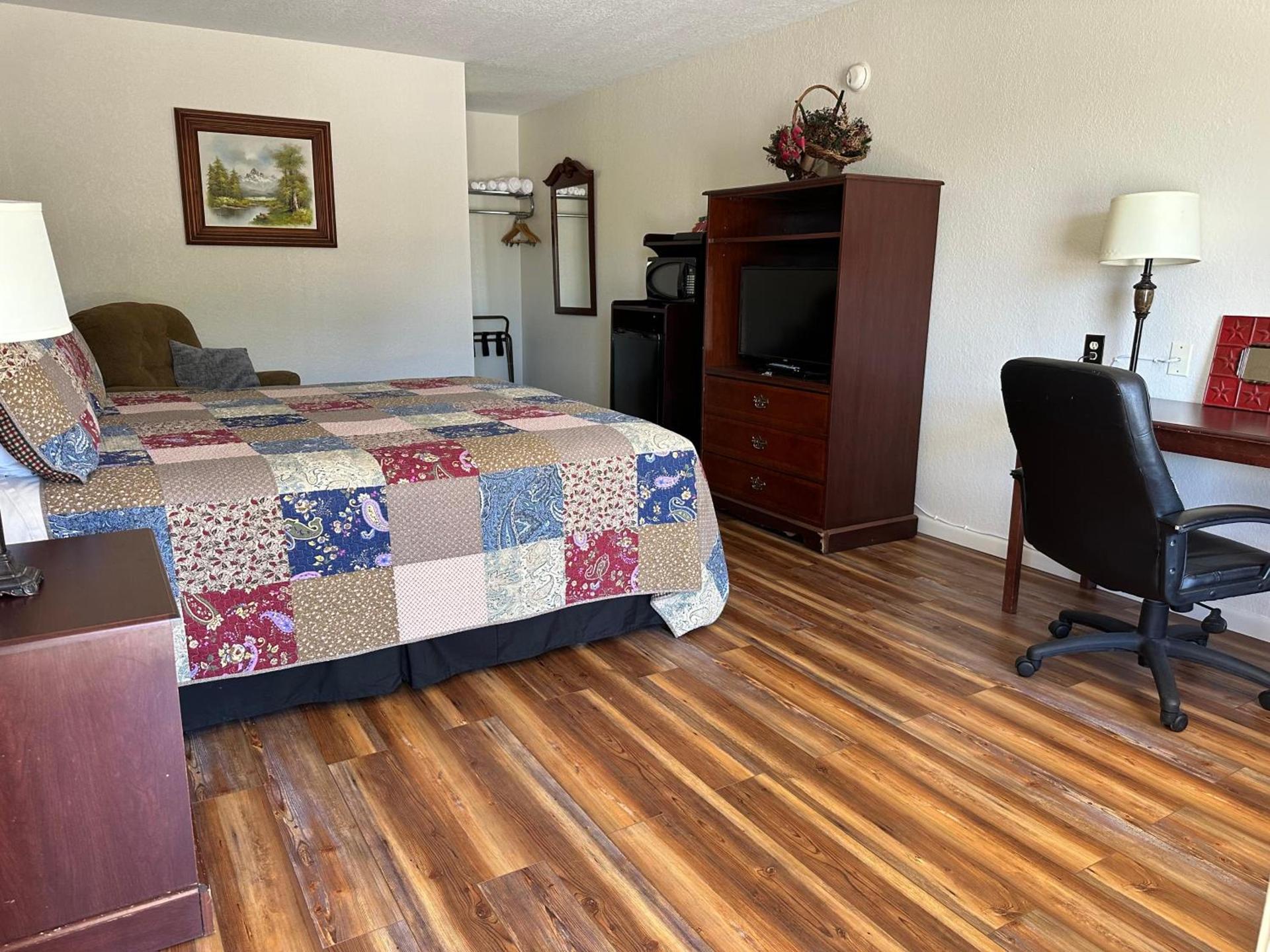 Sunset Inn and Suites photo 11