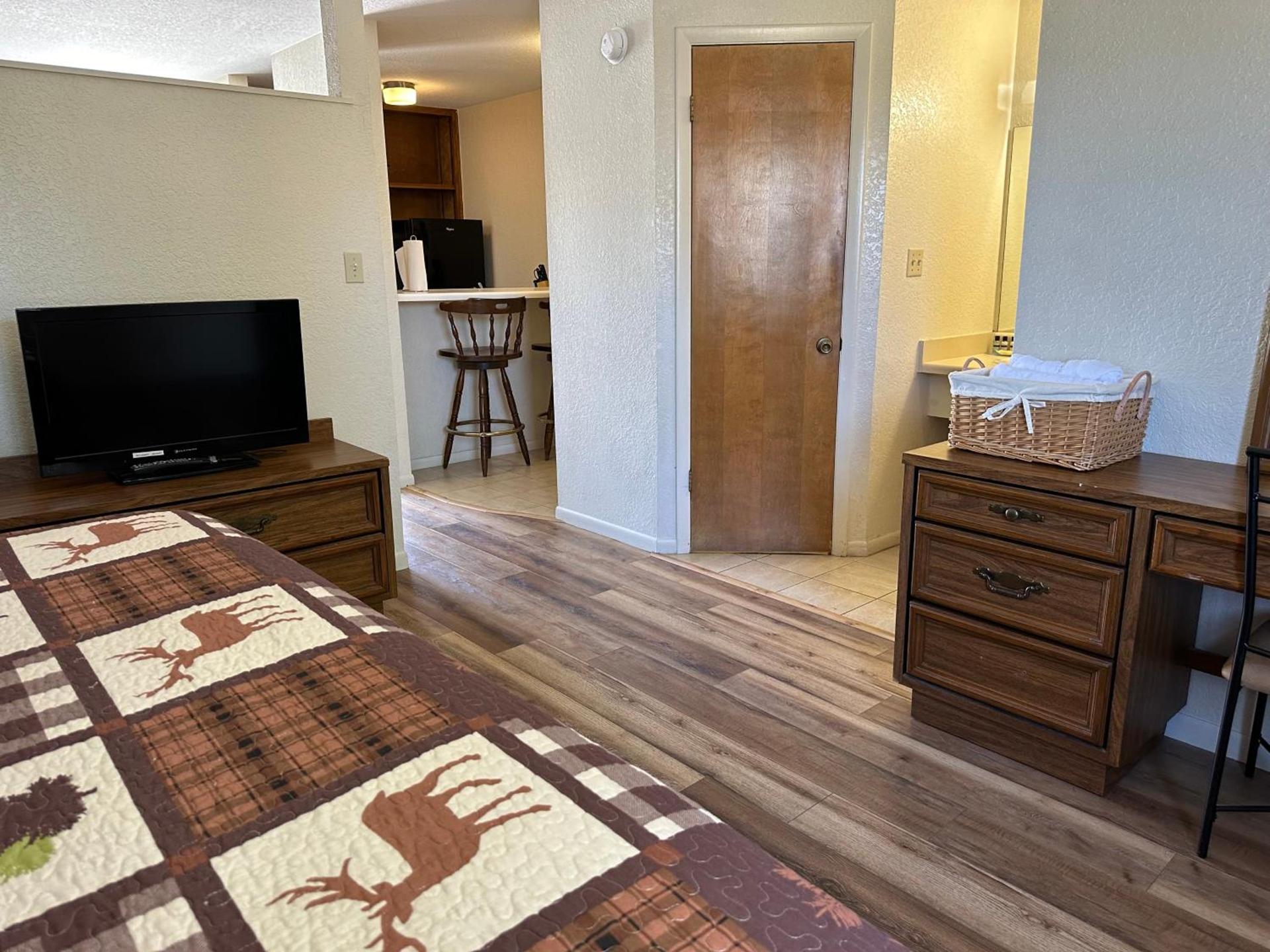 Sunset Inn and Suites photo 15