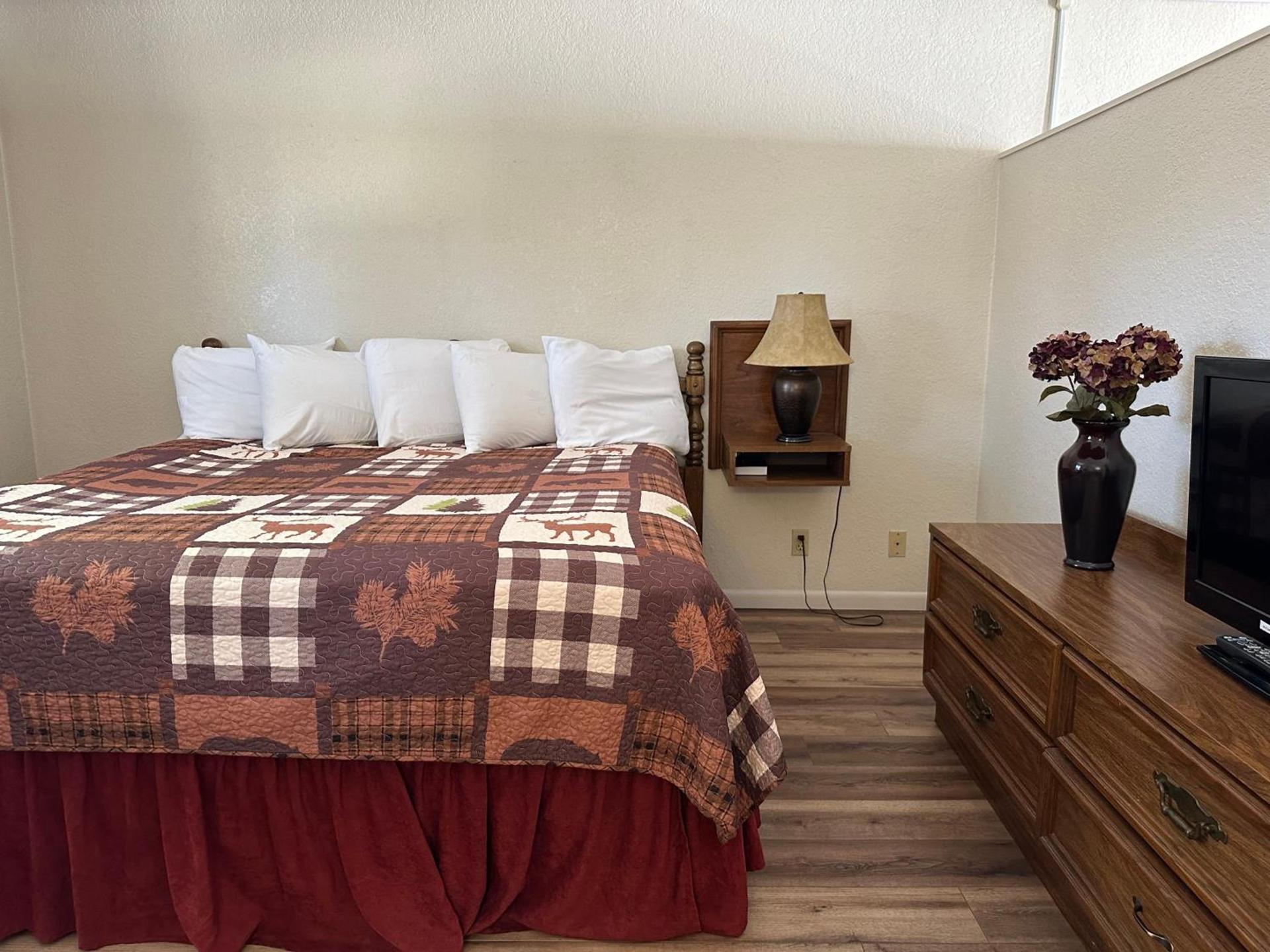 Sunset Inn and Suites photo 14