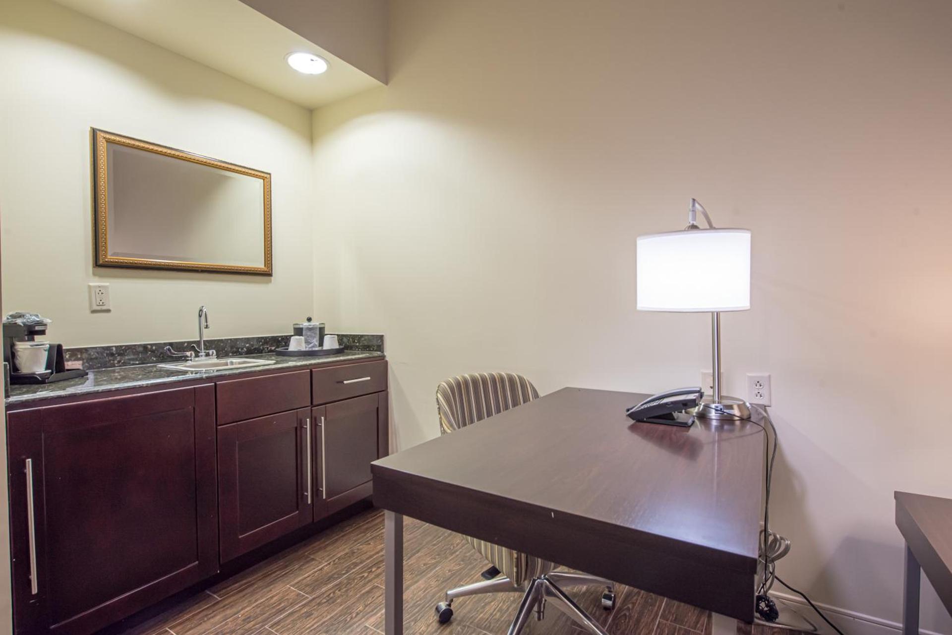 Hampton Inn & Suites By Hilton - Rockville Centre photo 56
