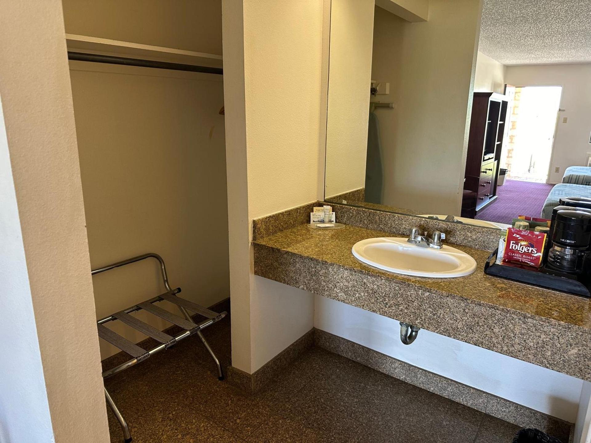 Windcrest Inn and Suites photo 23