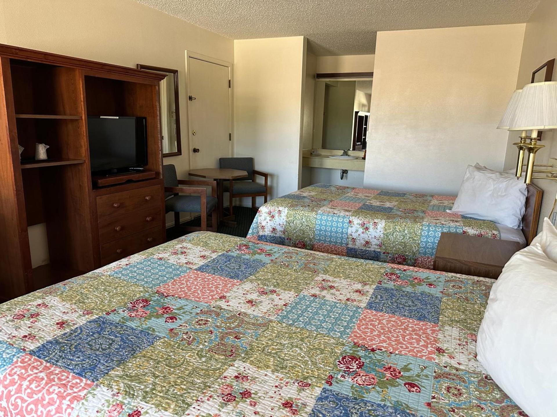 Windcrest Inn and Suites photo 32