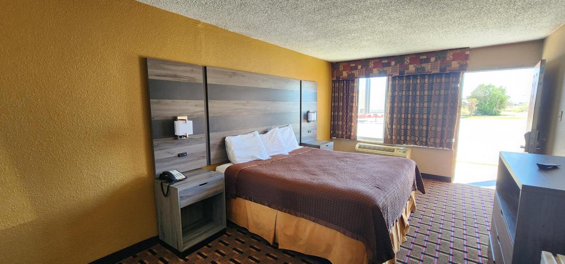Super 7 Inn photo 6