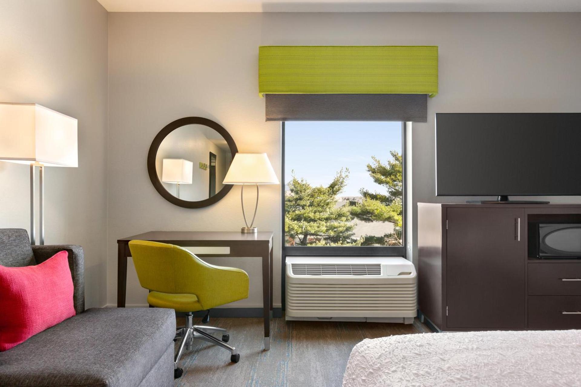 Hampton Inn & Suites York South photo 60