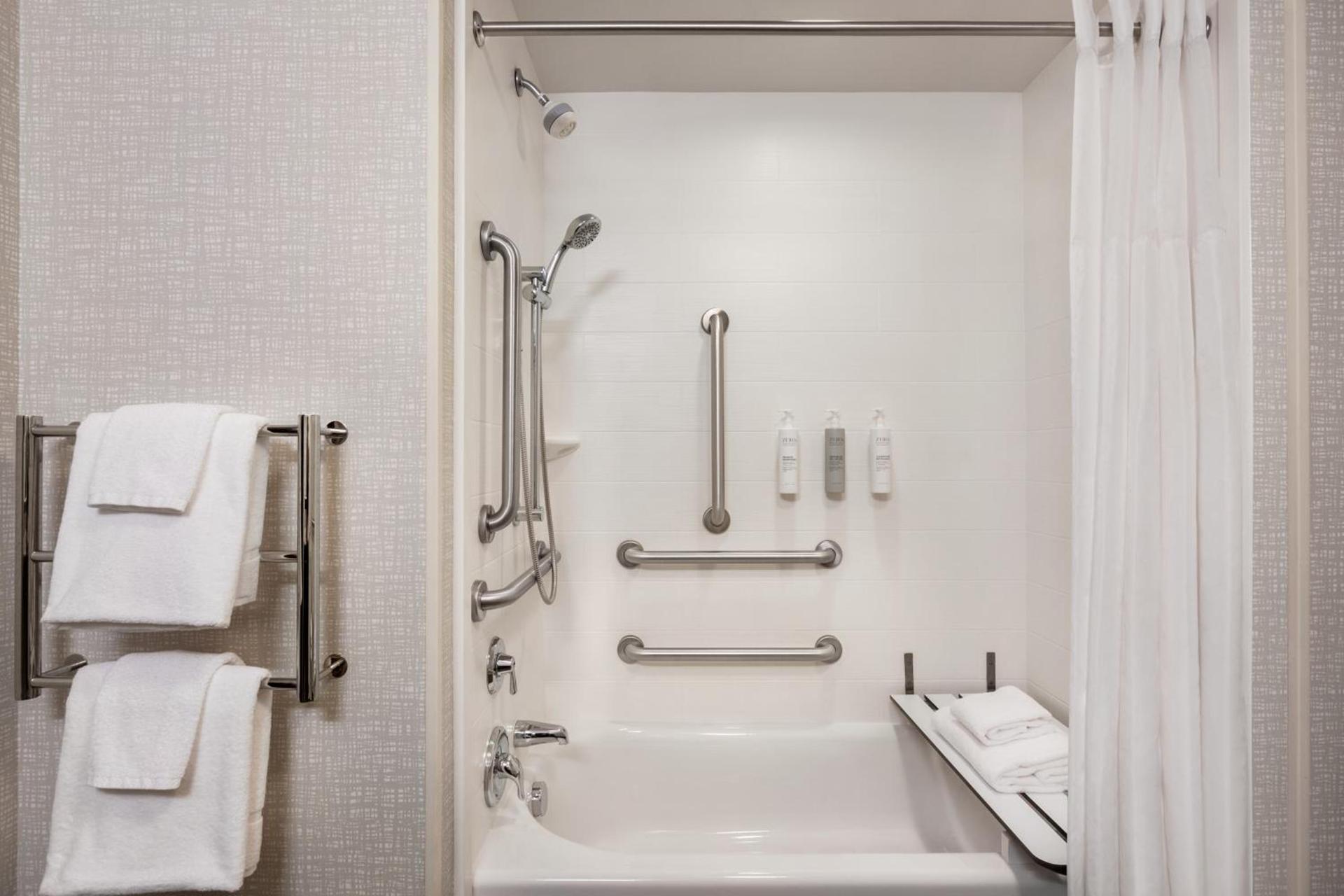 Hampton Inn & Suites York South photo 66