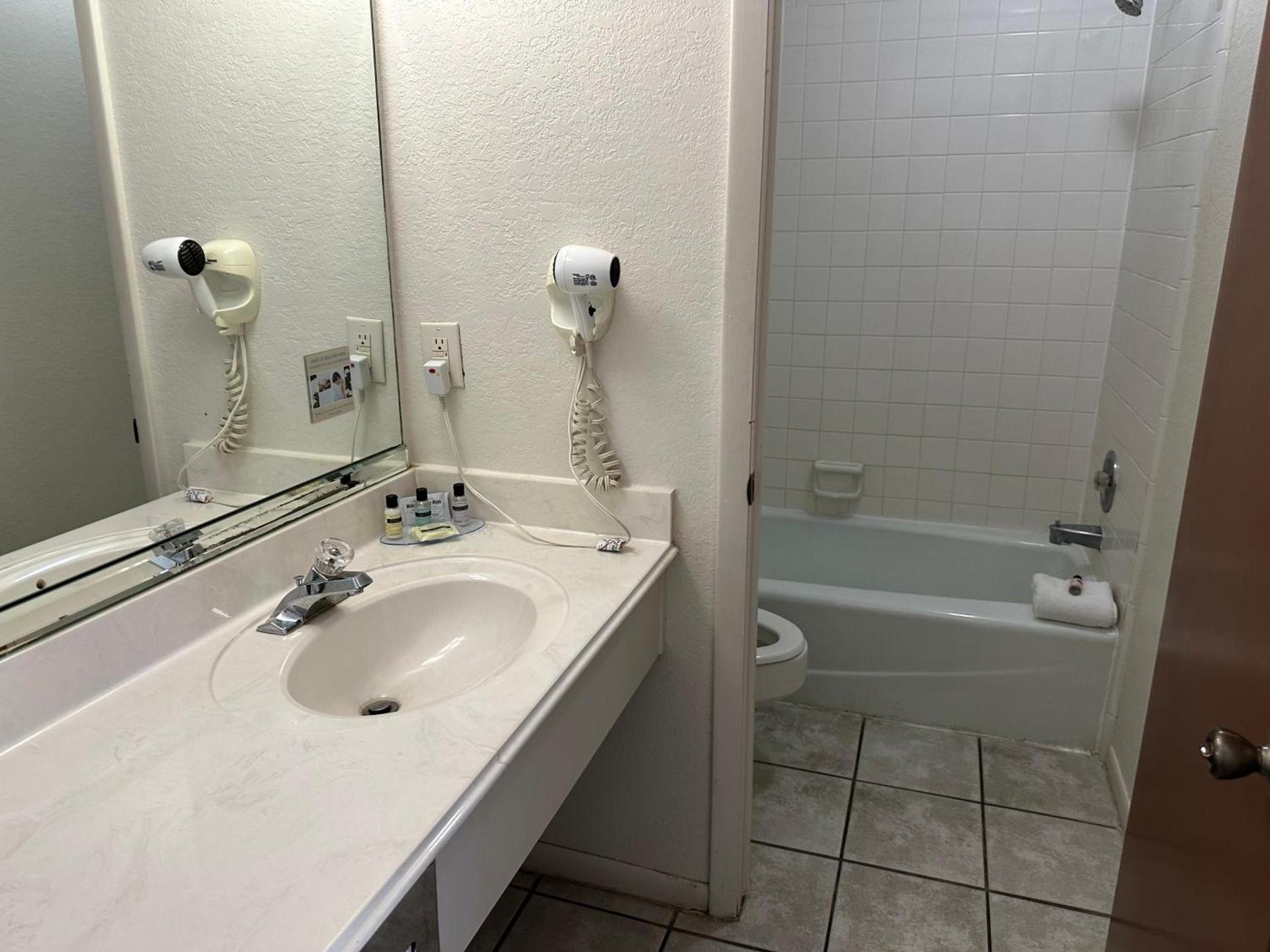 Sunset Inn and Suites photo 22