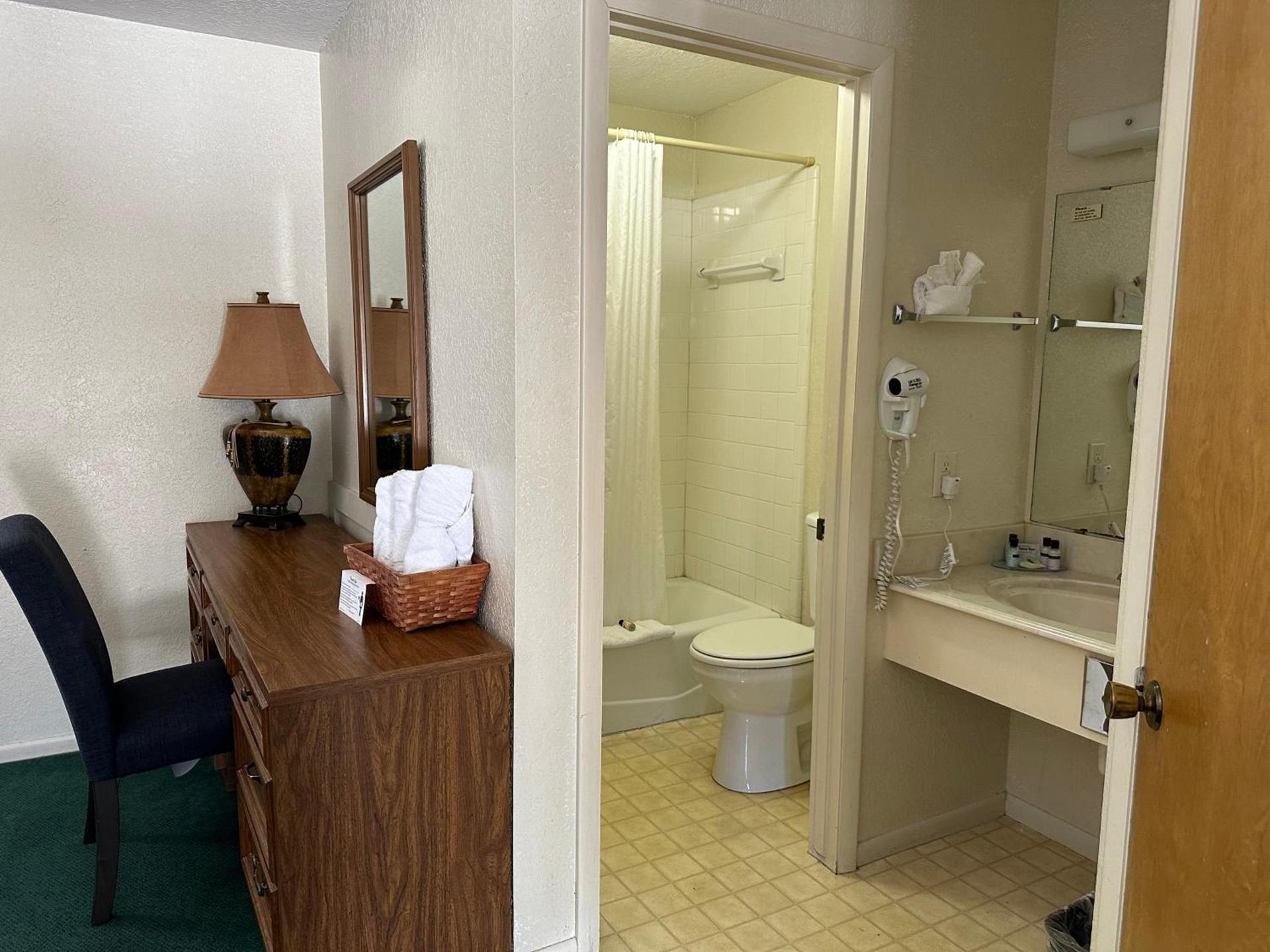 Sunset Inn and Suites photo 26