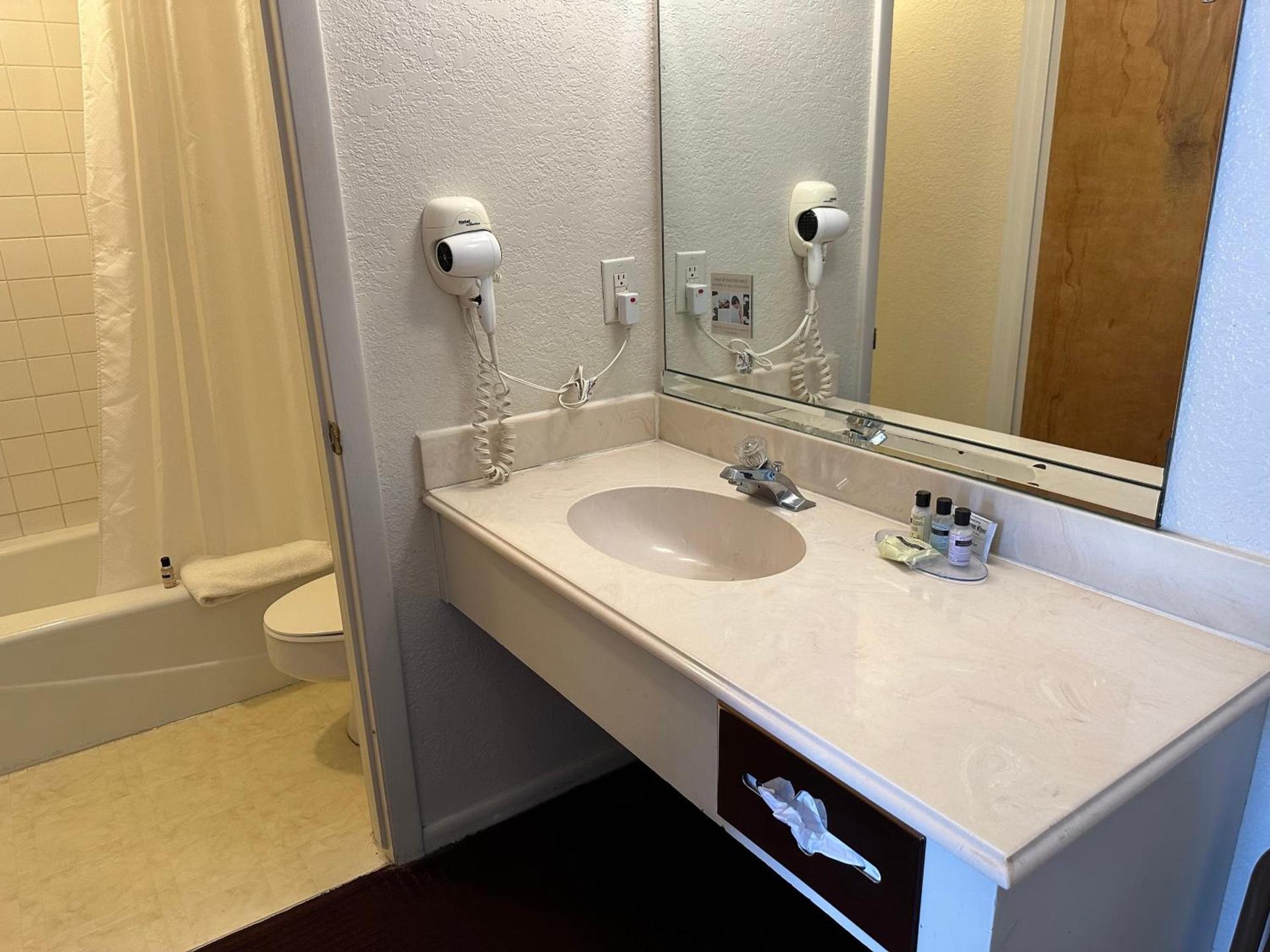 Sunset Inn and Suites photo 25