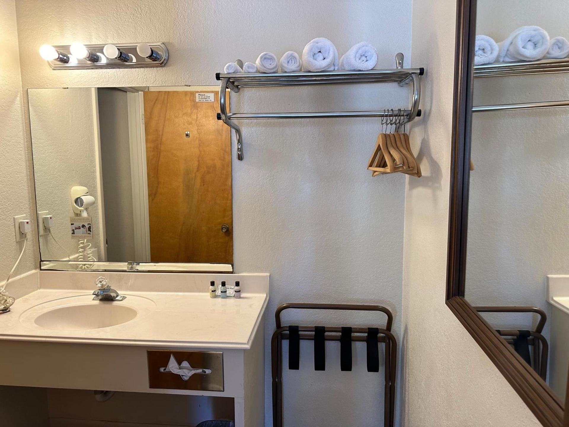Sunset Inn and Suites photo 30
