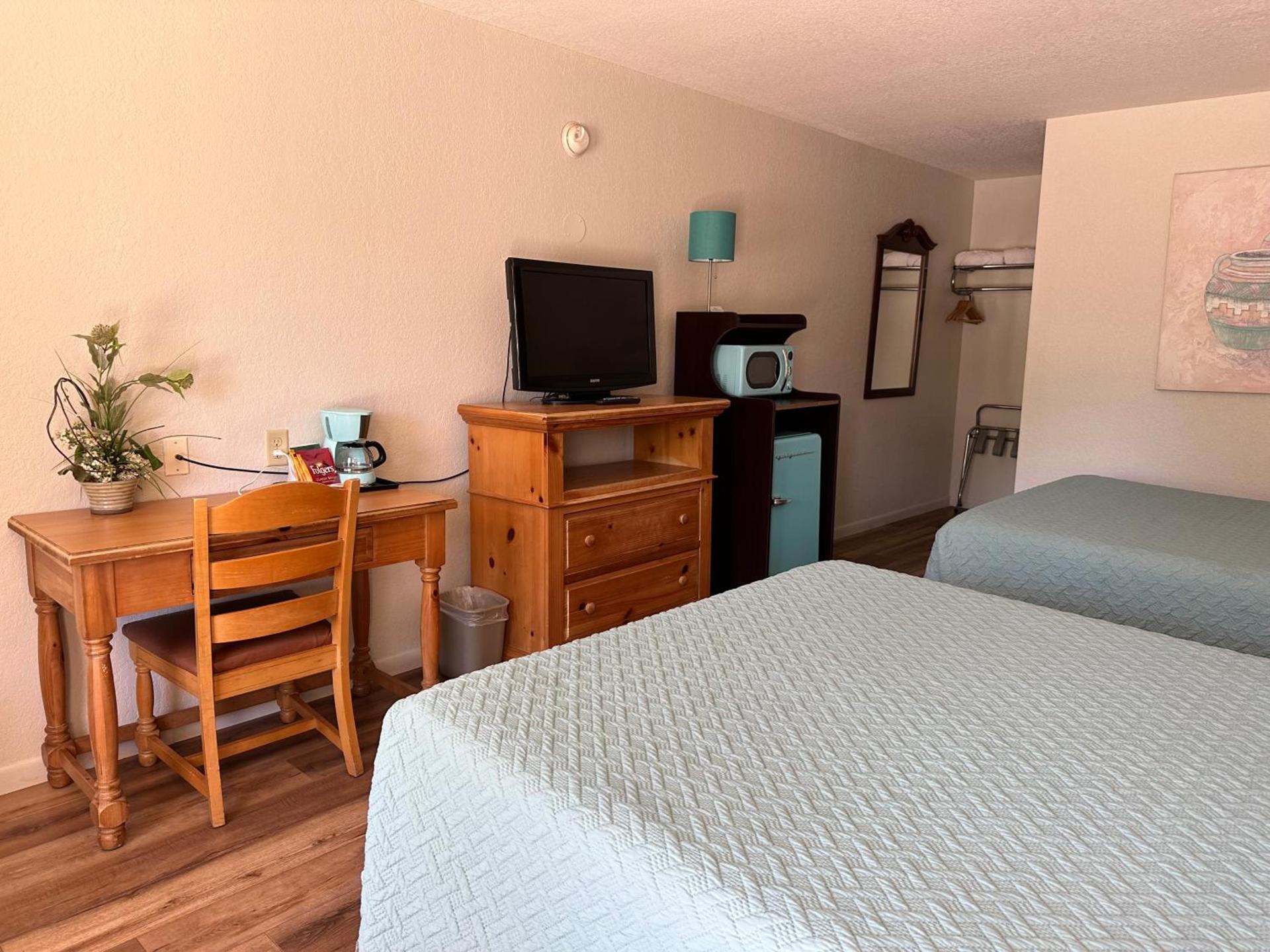 Sunset Inn and Suites photo 53