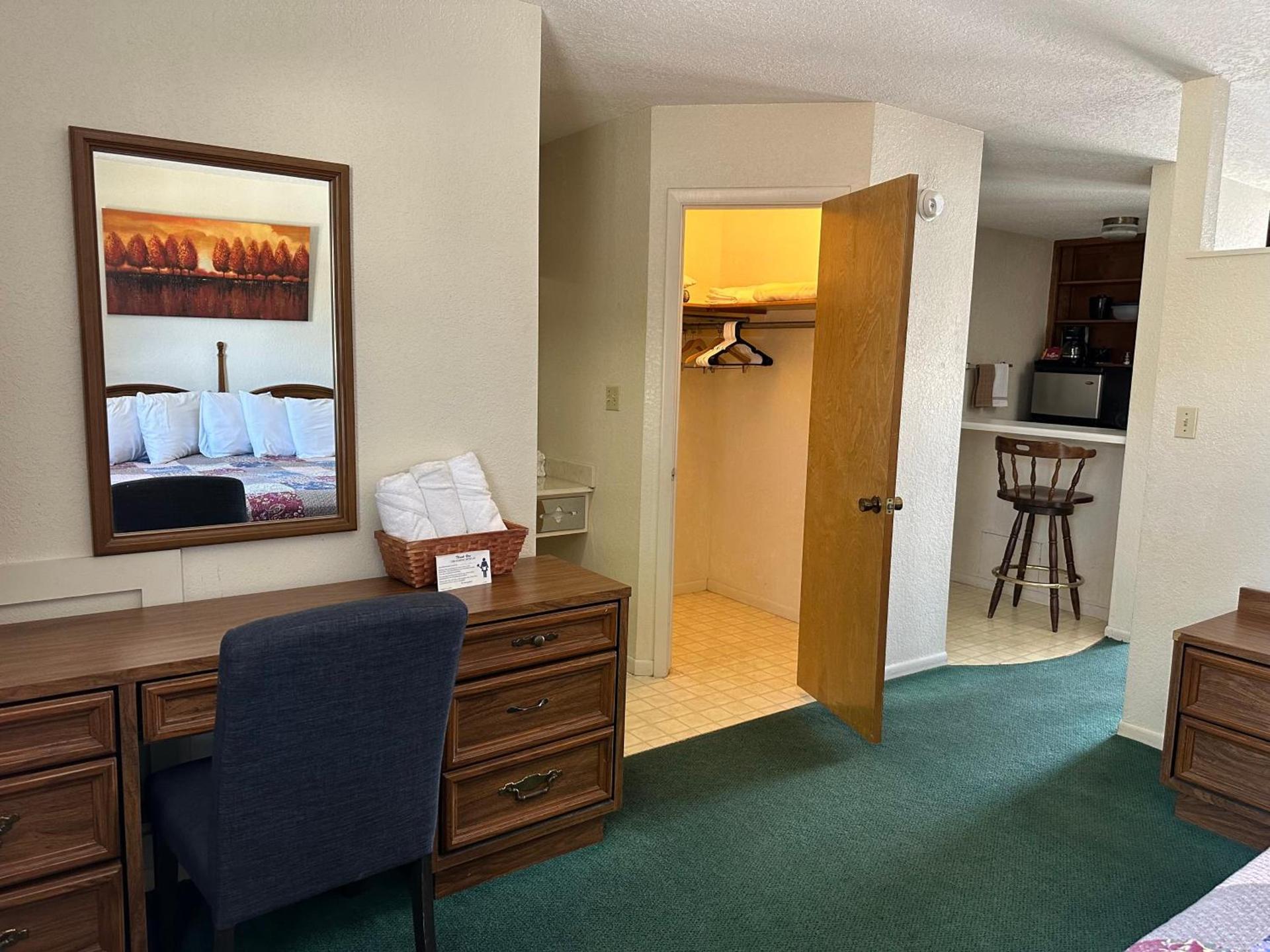 Sunset Inn and Suites photo 35
