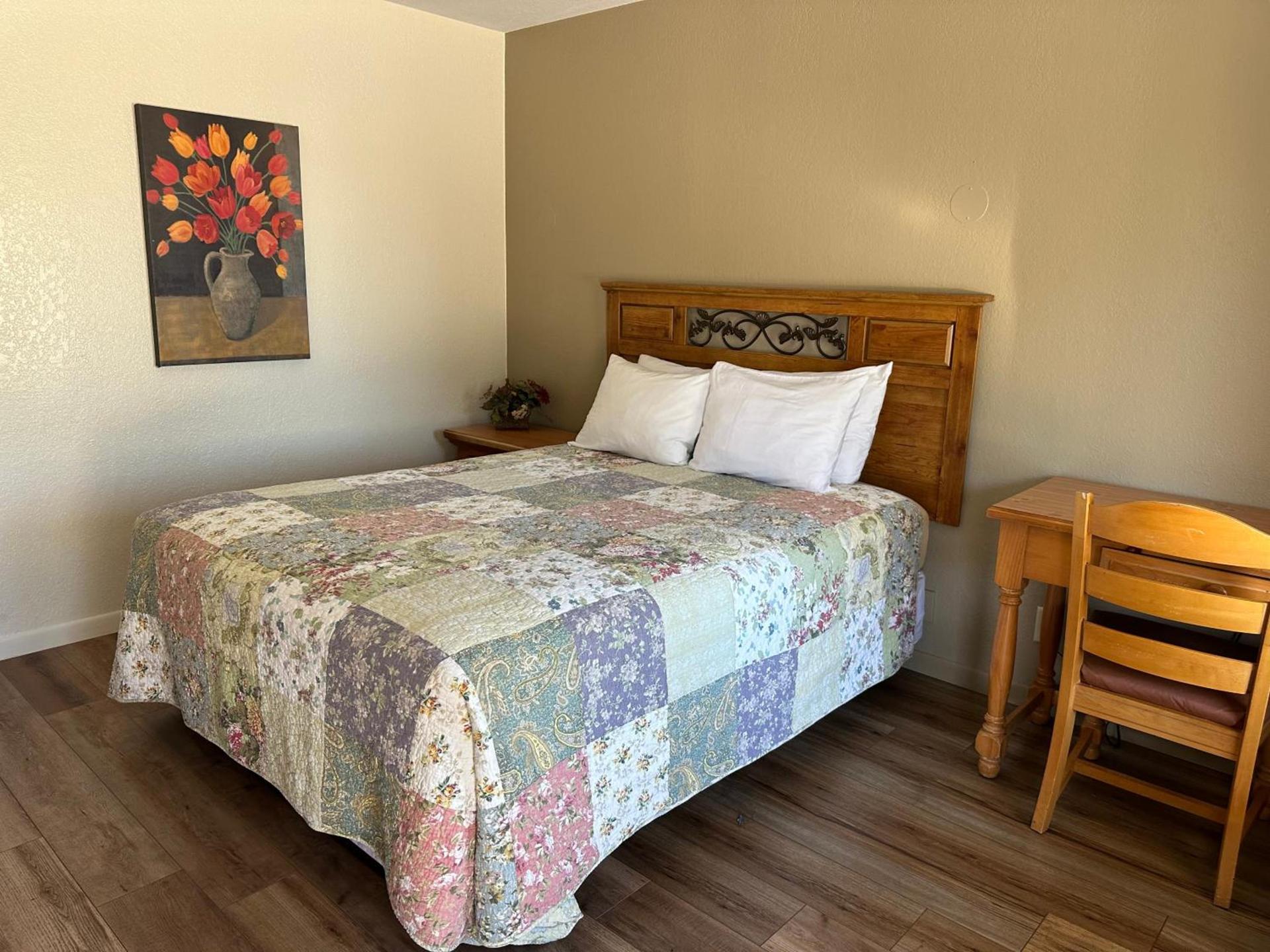 Sunset Inn and Suites photo 37