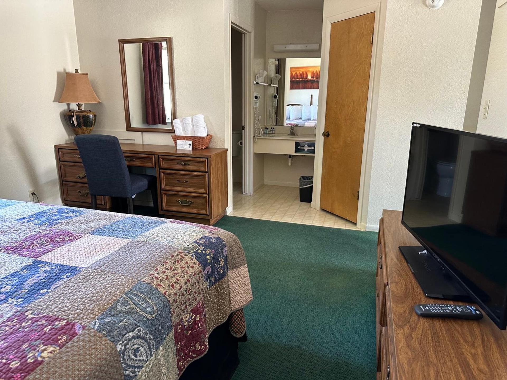Sunset Inn and Suites photo 43