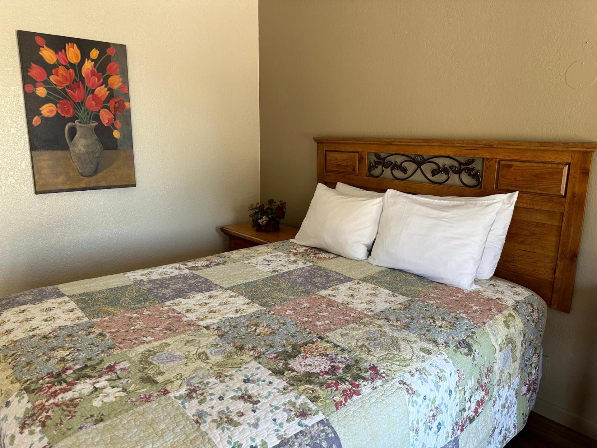 Sunset Inn and Suites photo 40