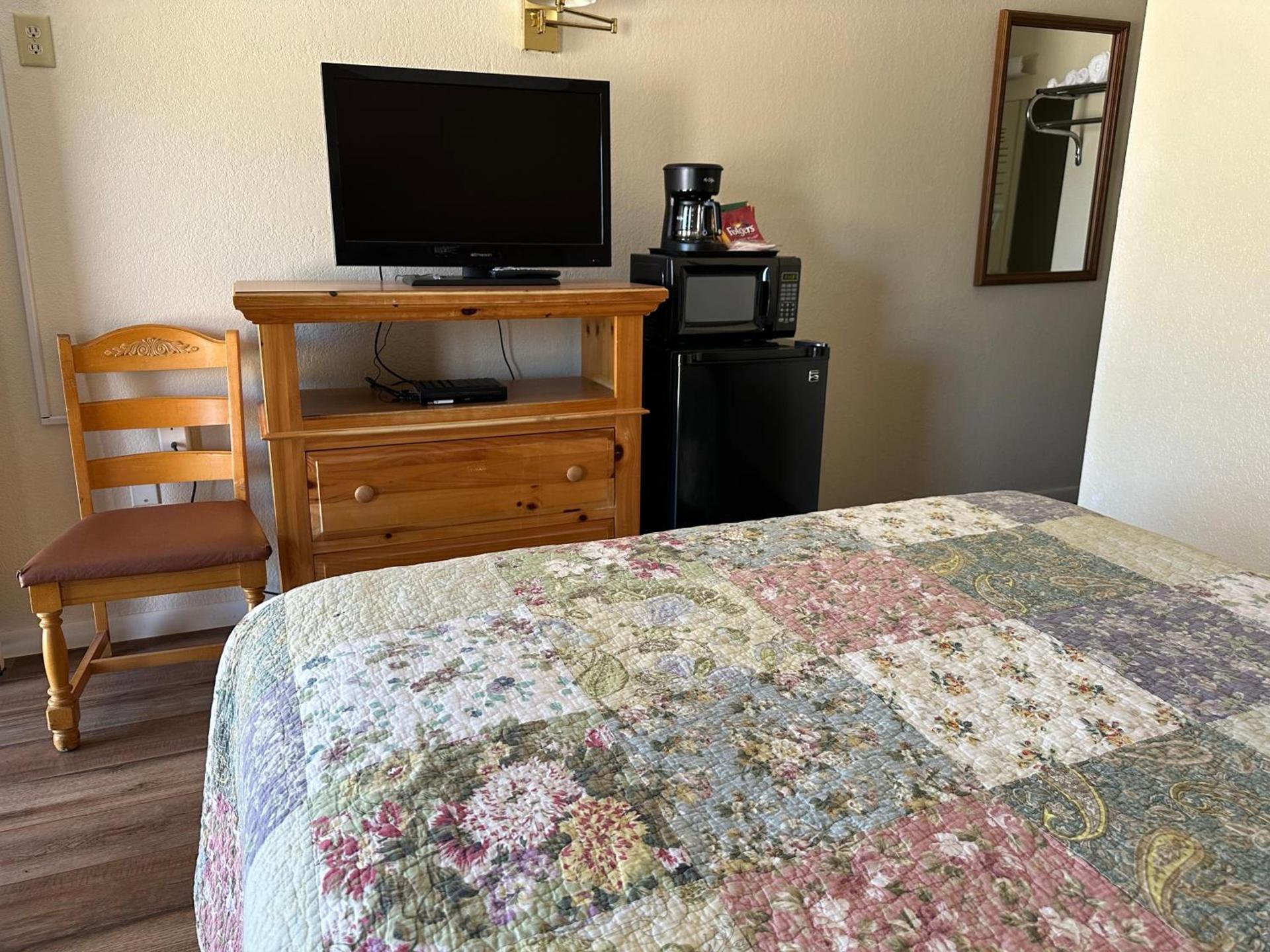 Sunset Inn and Suites photo 36