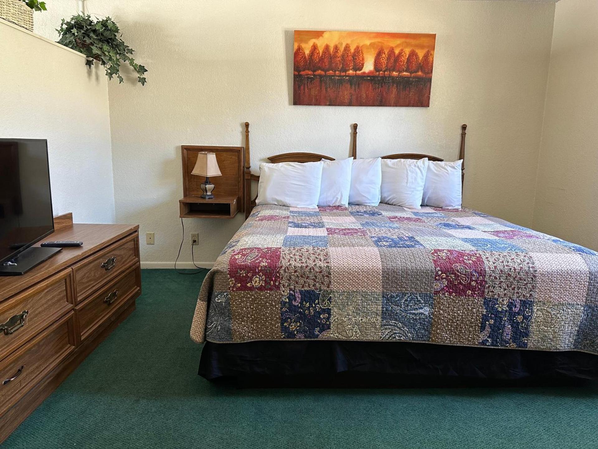 Sunset Inn and Suites photo 44