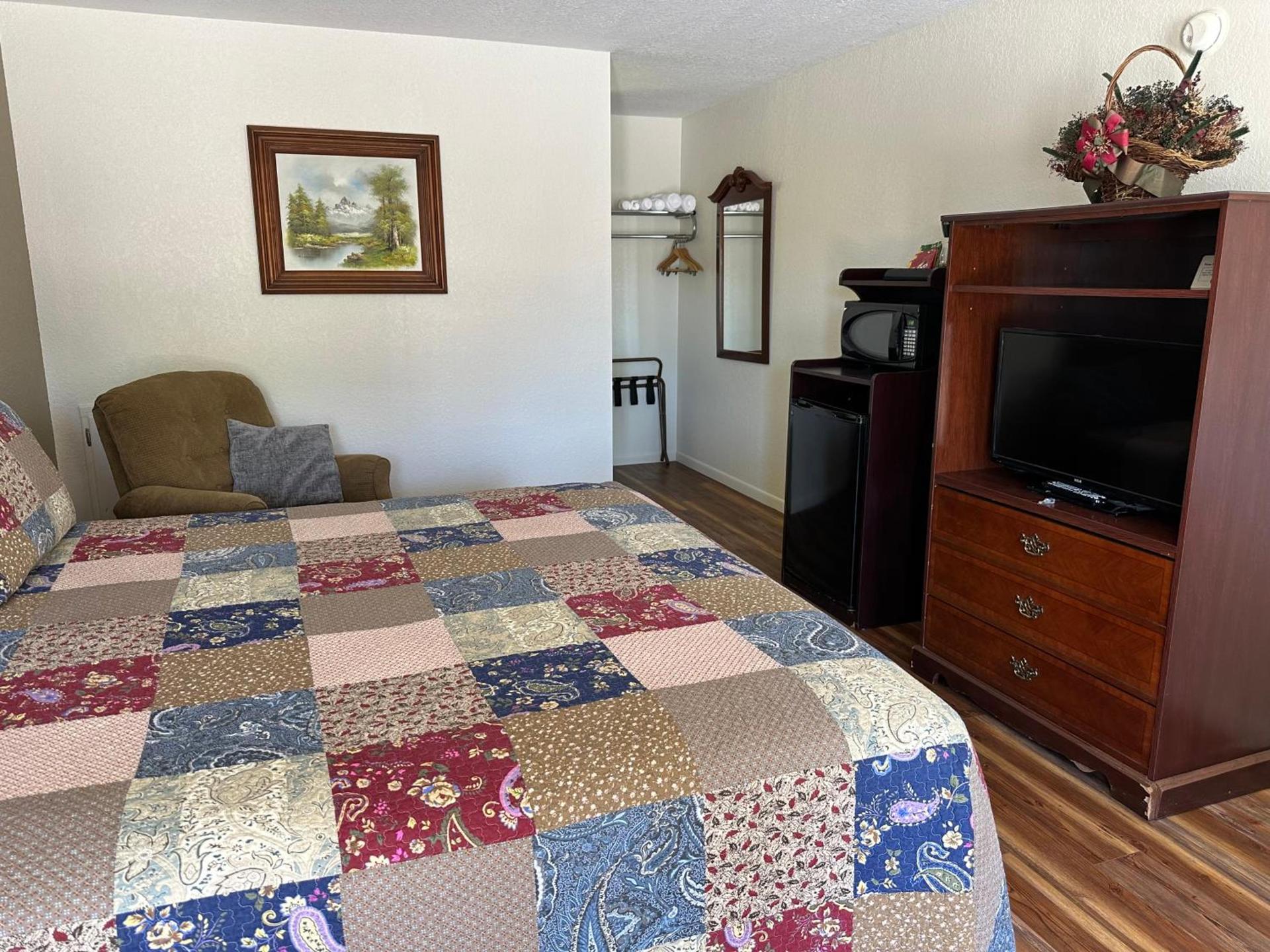Sunset Inn and Suites photo 48