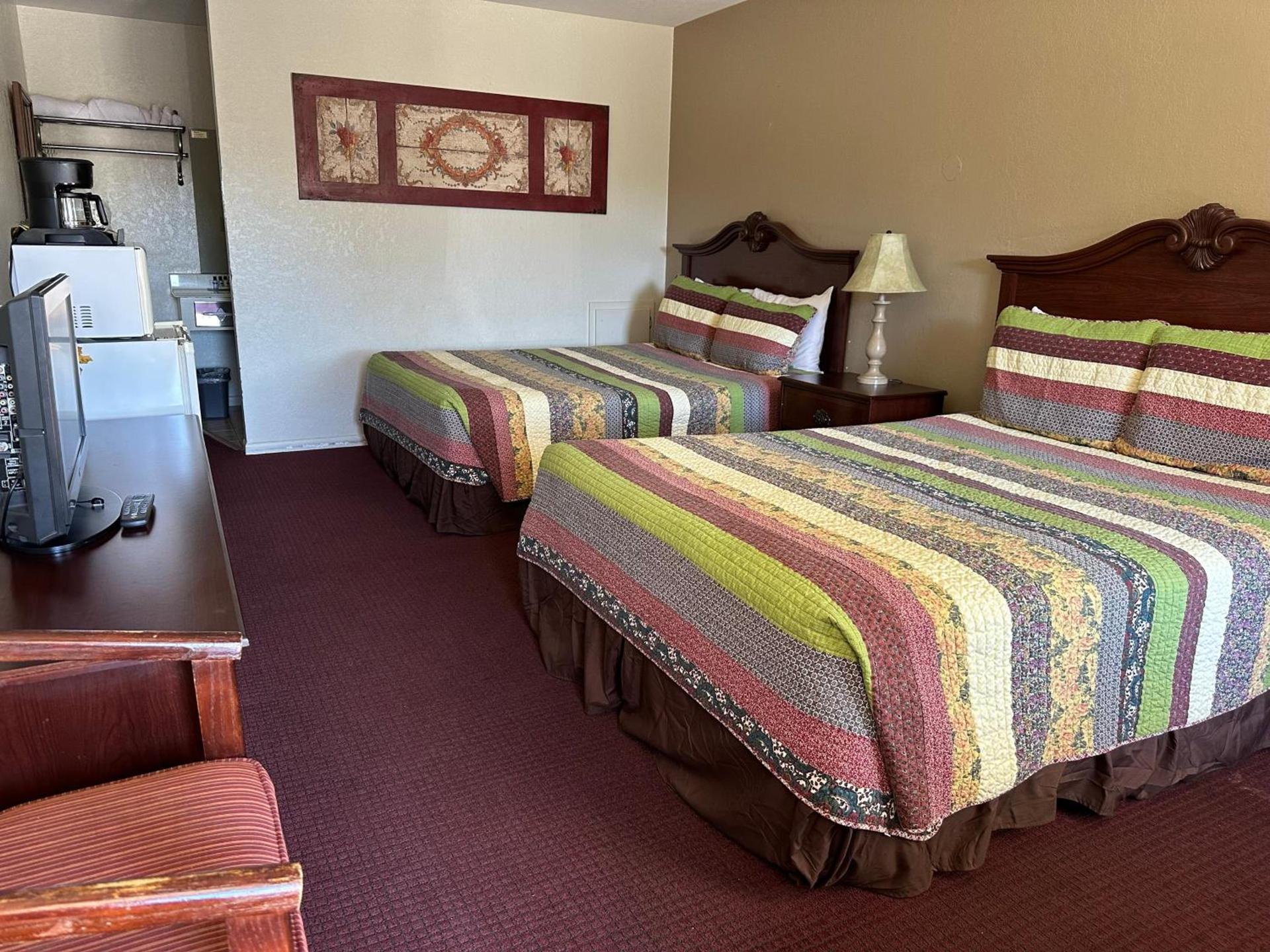 Sunset Inn and Suites photo 57