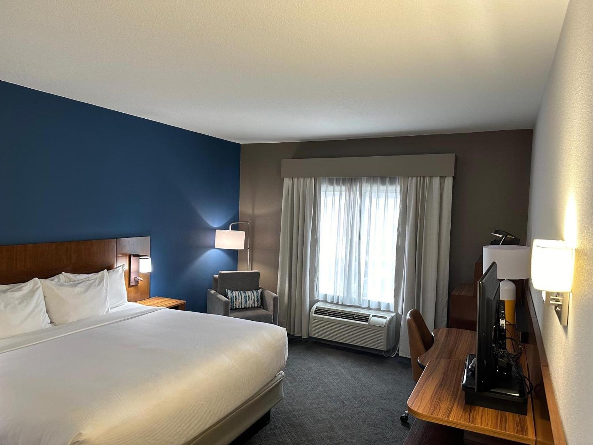 Comfort Inn & Suites Akron South photo 17