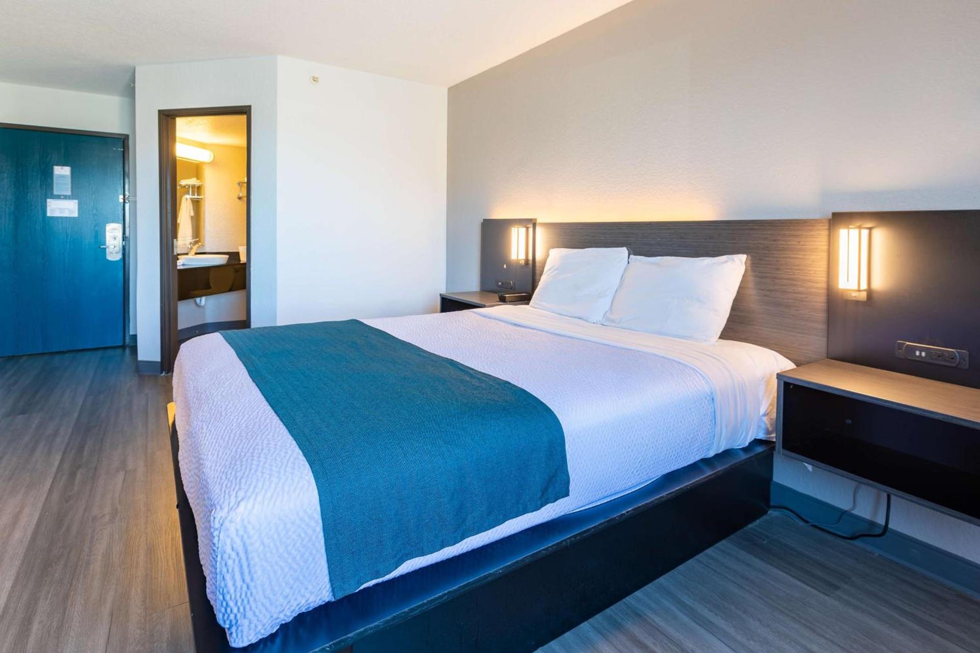 Motel 6-Fort Lupton, CO photo 11